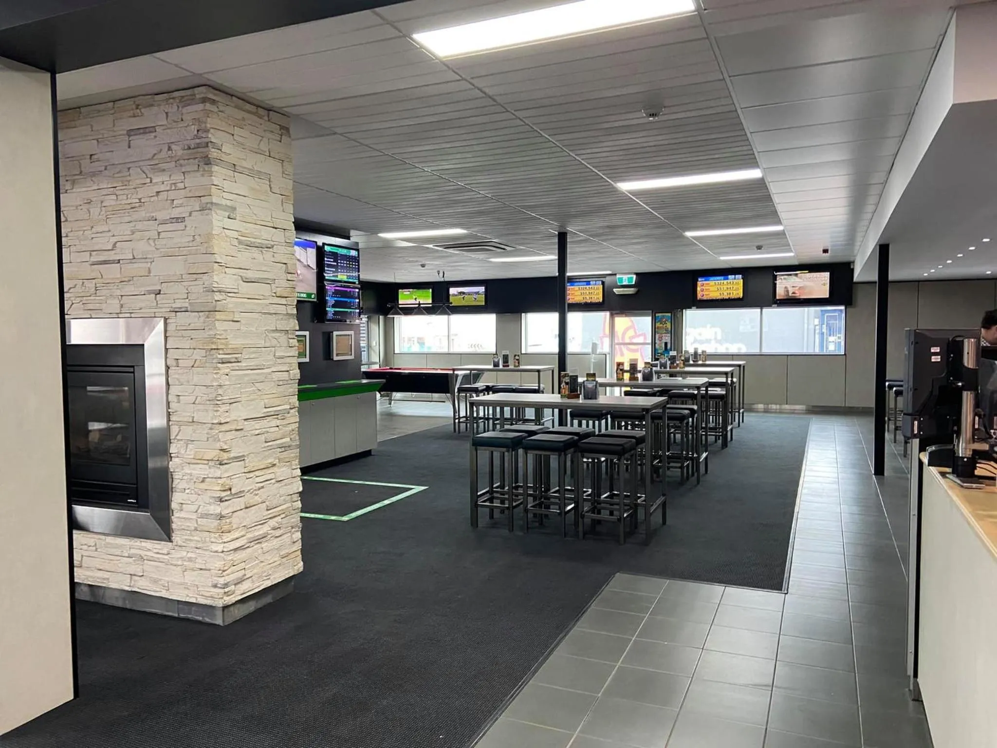 Lounge or bar in Brighton Hotel Motel