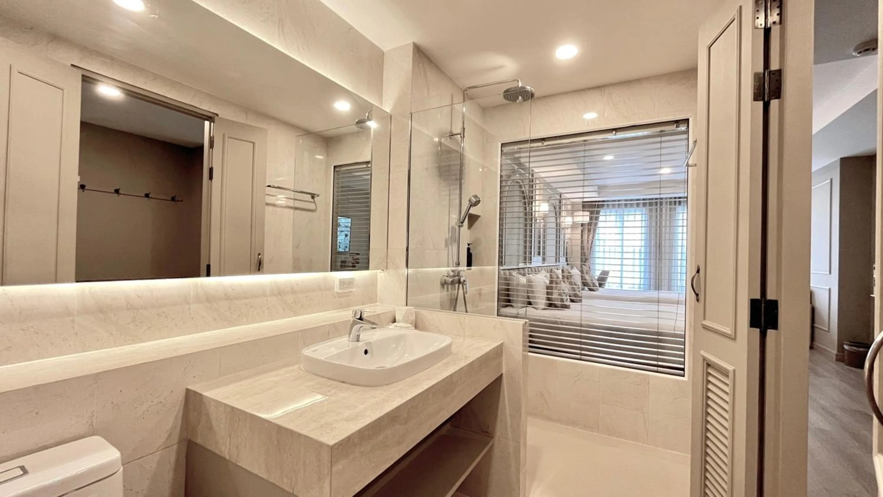 Shower in Eurana Boutique Hotel