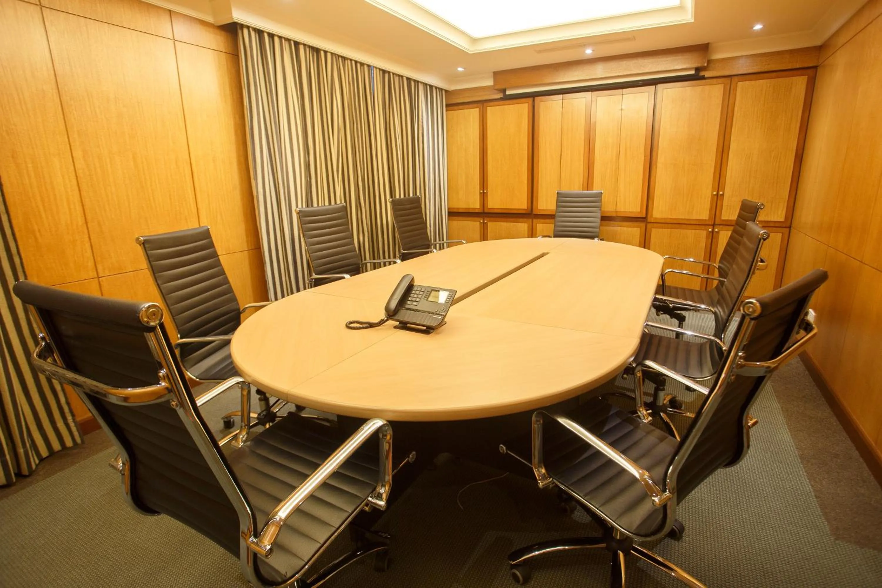 Banquet/Function facilities in The Linden Suites