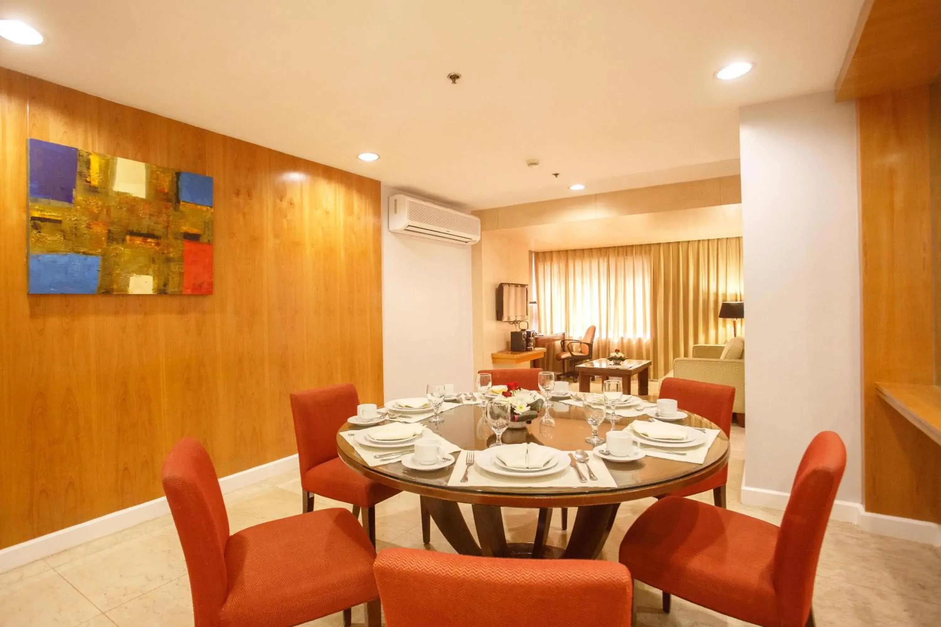 Three-Bedroom Suite in The Linden Suites Three-Bedroom Suite in The Linden Suites