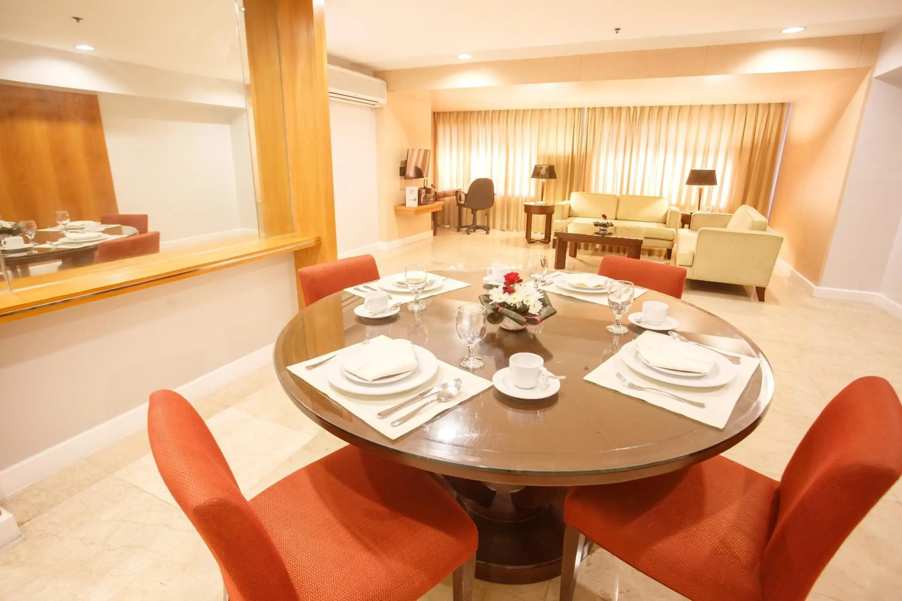 Two-Bedroom Premier in The Linden Suites Two-Bedroom Premier in The Linden Suites