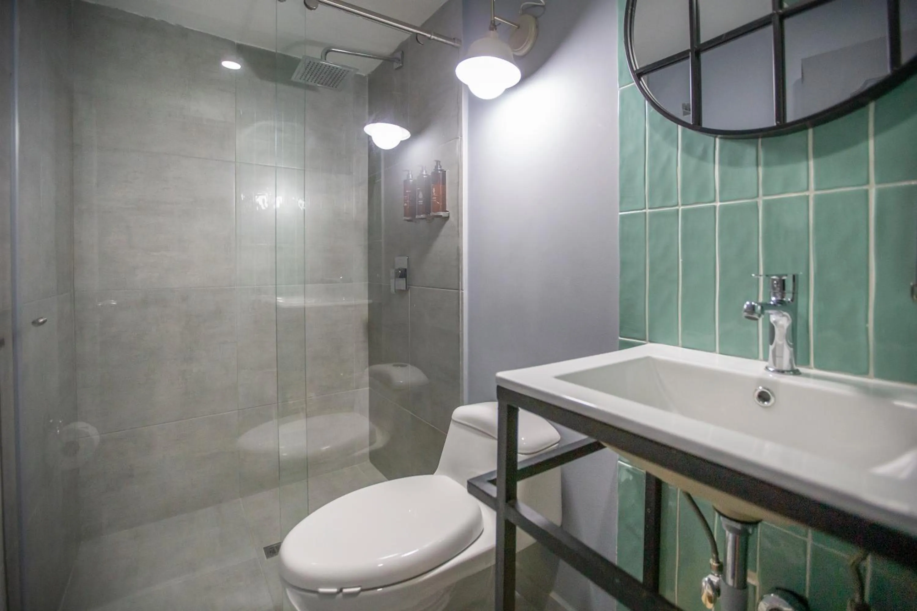 Shower in Socialtel Medellin