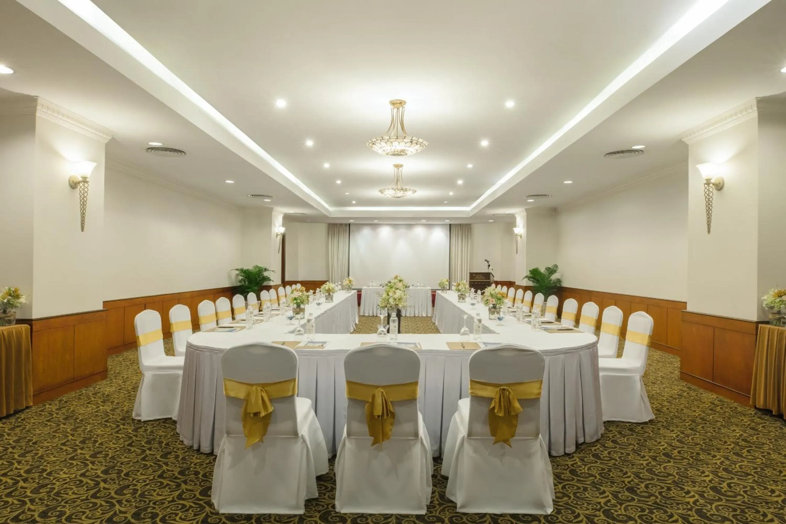 Meeting/conference room in Sunrise Nha Trang Beach Hotel & Spa