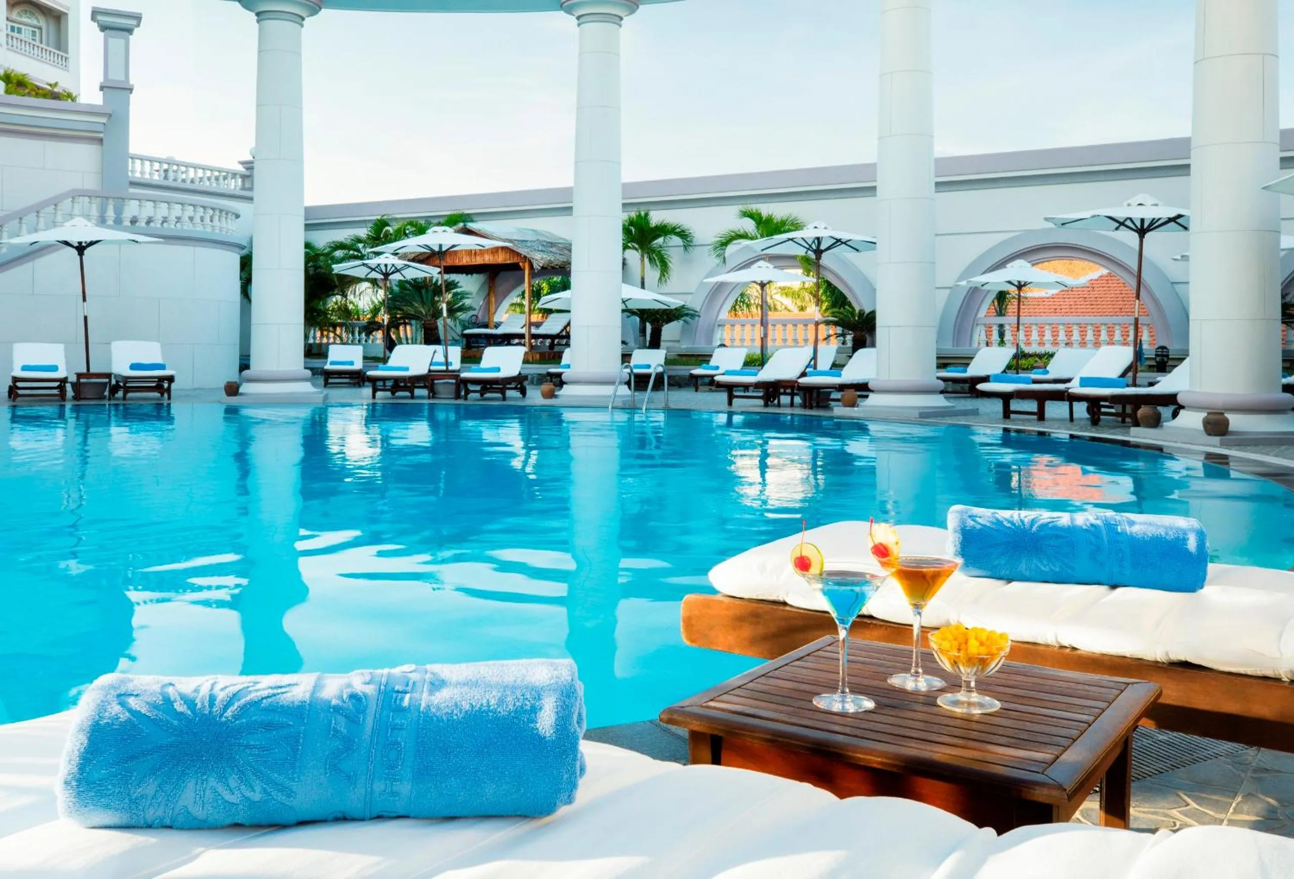 Swimming pool in Sunrise Nha Trang Beach Hotel & Spa