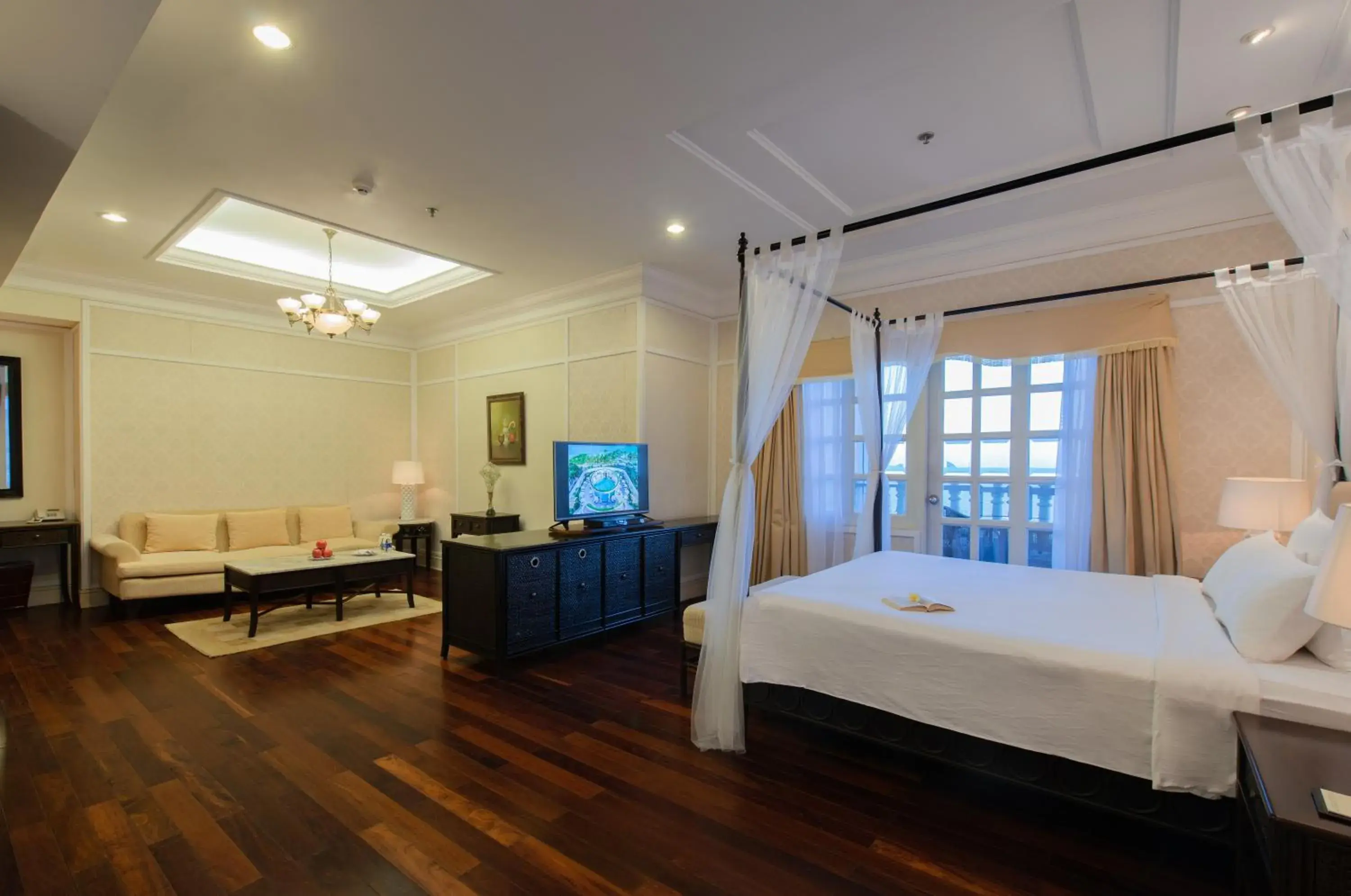 Executive Suite Ocean View + Inclusive One-Time Afternoon Tea per room in Sunrise Nha Trang Beach Hotel & Spa Executive Suite Ocean View + Inclusive One-Time Afternoon Tea per room in Sunrise Nha Trang Beach Hotel & Spa