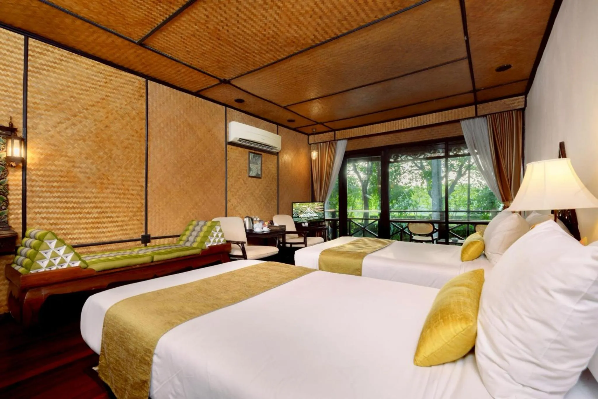 Bed in Lampang River Lodge