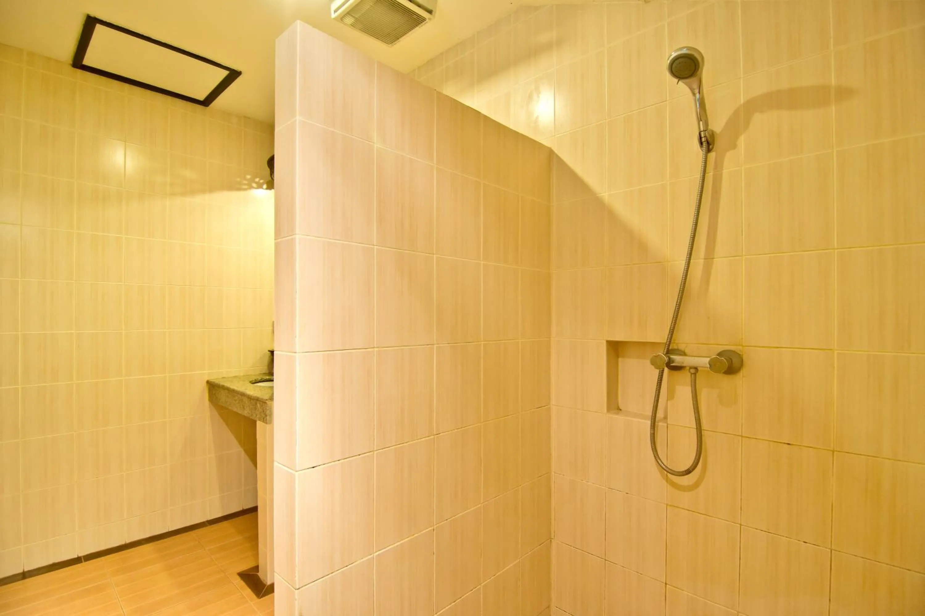 Shower in Lampang River Lodge