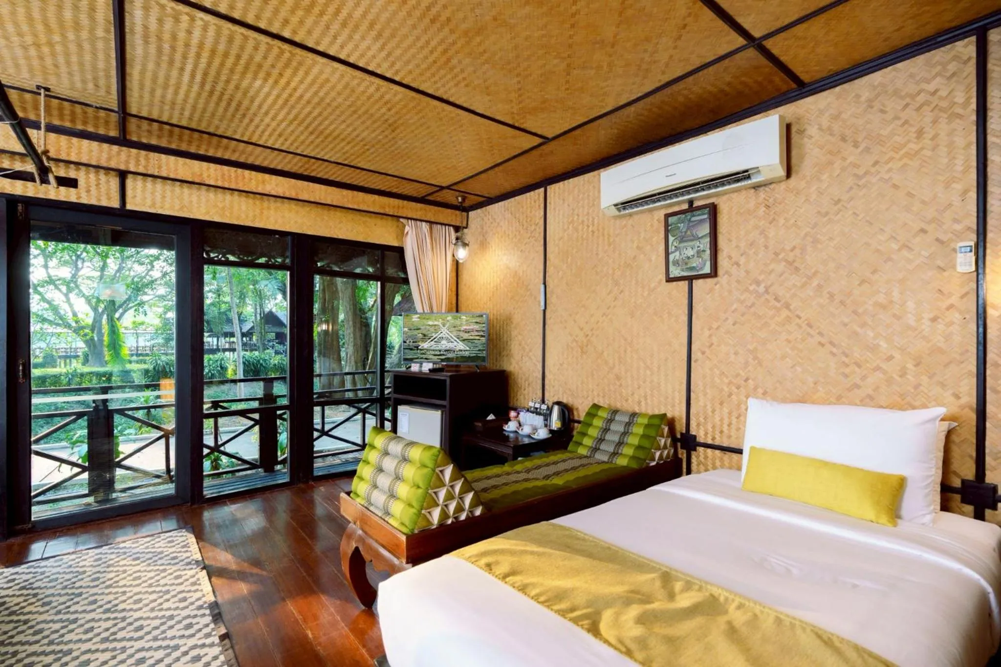 Balcony/Terrace, Bed in Lampang River Lodge