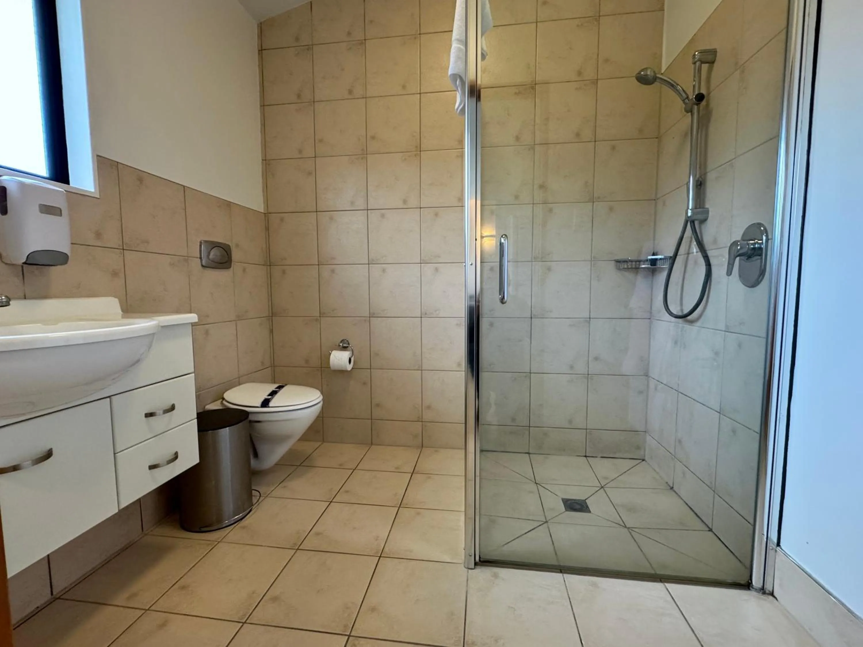 Bathroom in Teal Motor Lodge