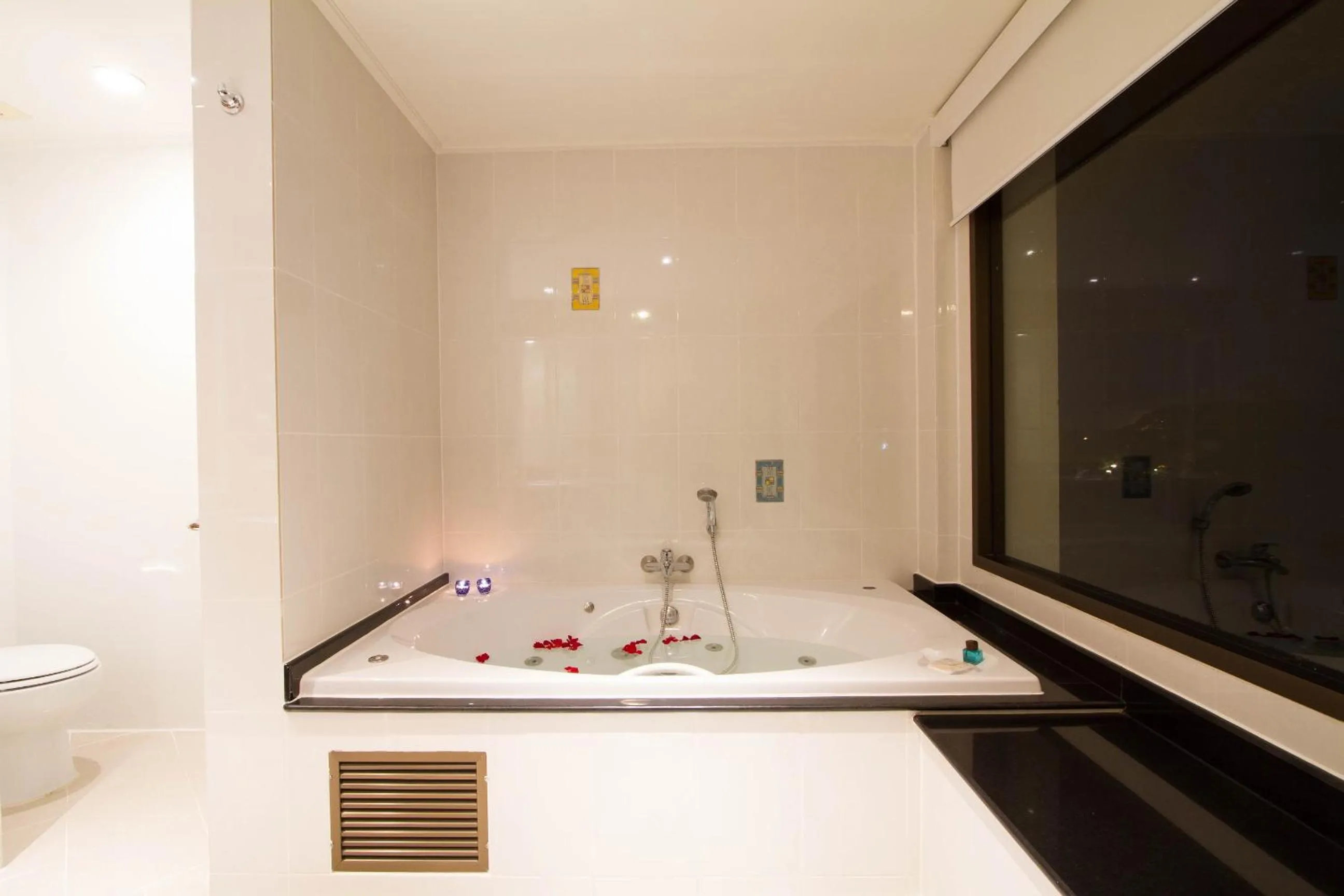 Hot Tub in The Imperial River House Resort, Chiang Rai