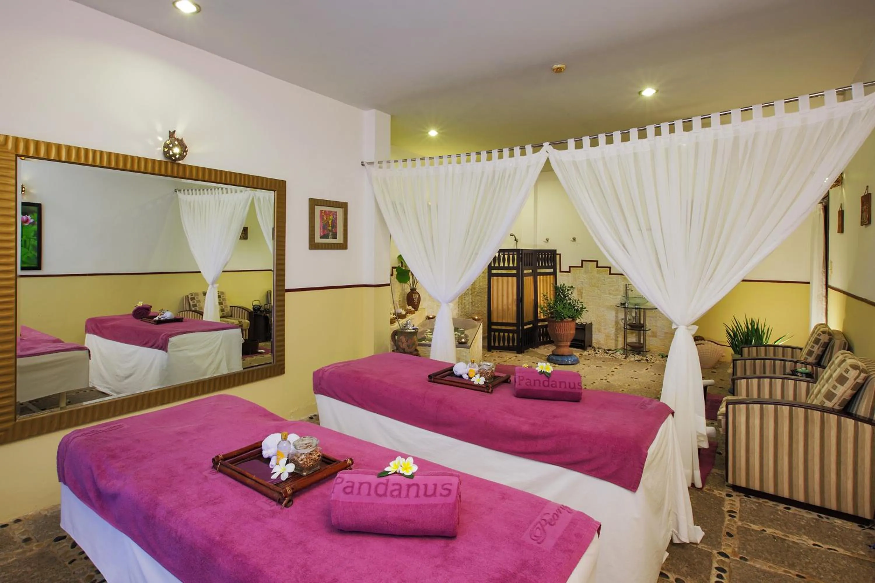 Massage, Bed in Pandanus Resort