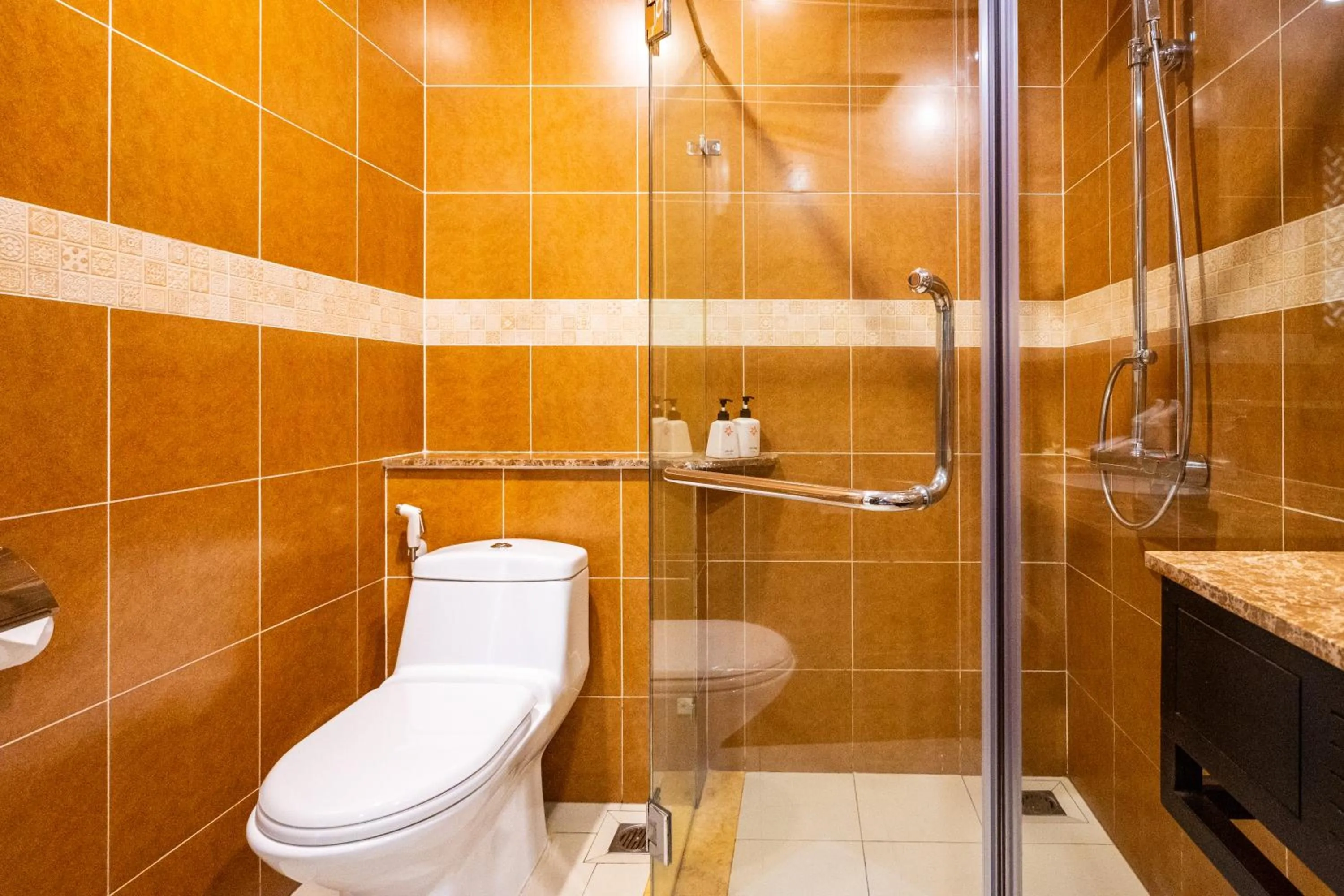 Toilet in Pandanus Resort