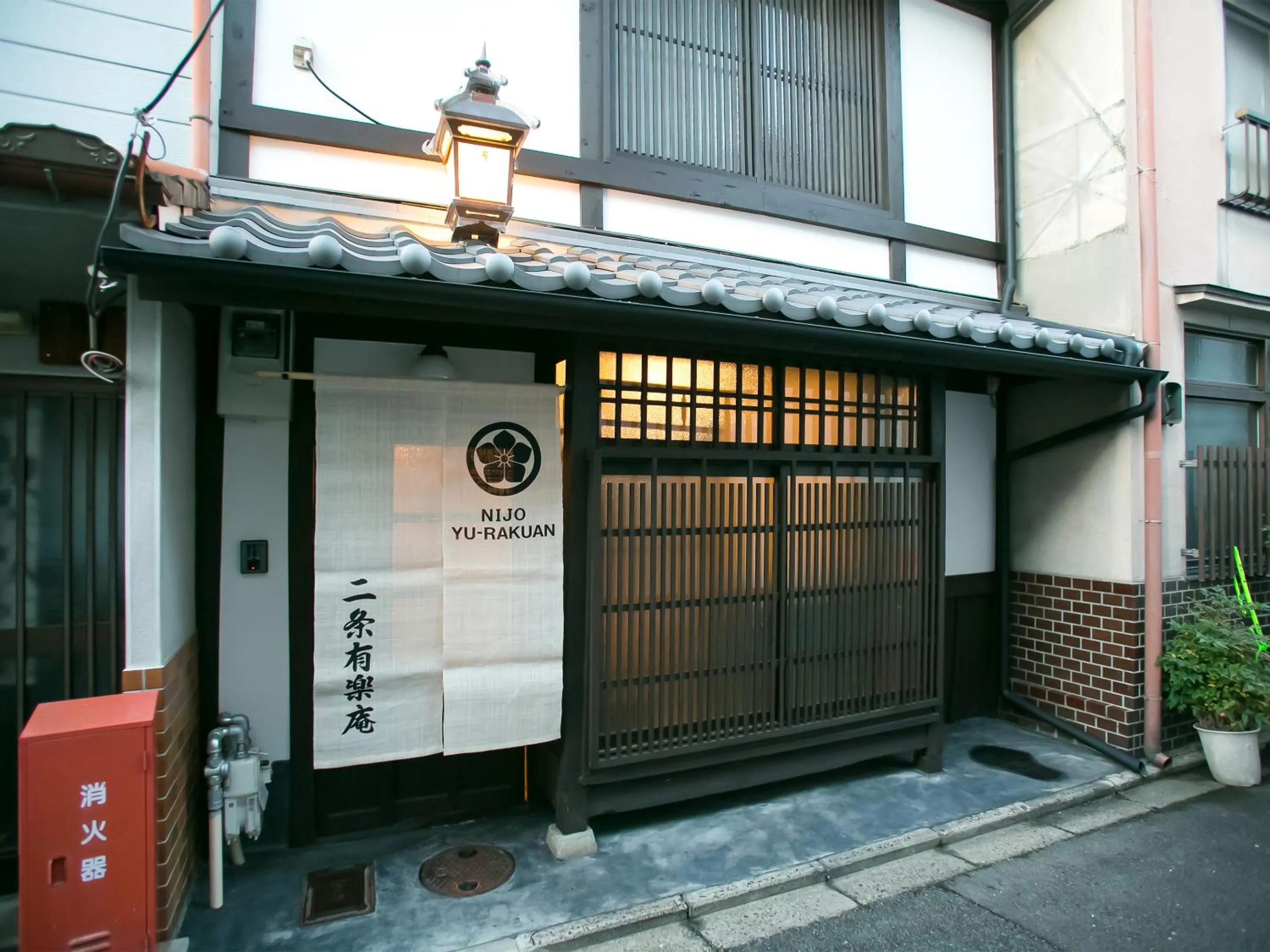 Facade/entrance in Nijo Yurakuan
