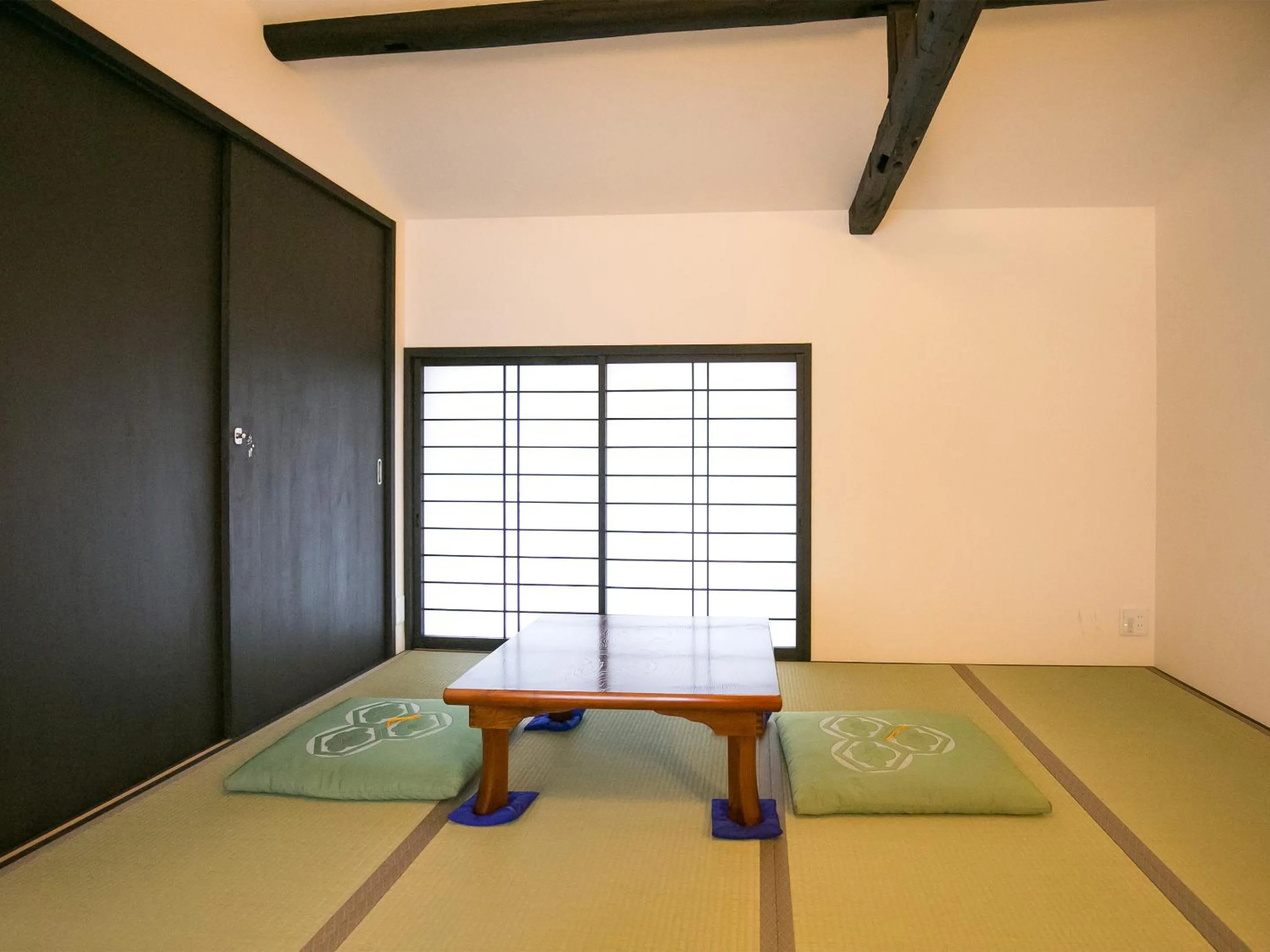 Living room, Bed in Nijo Yurakuan