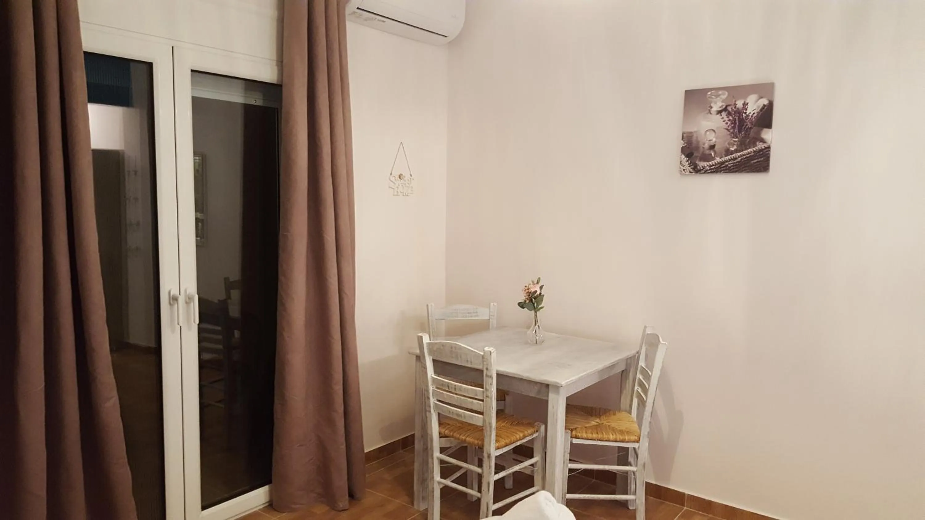 Dining area in Zoe's Studio