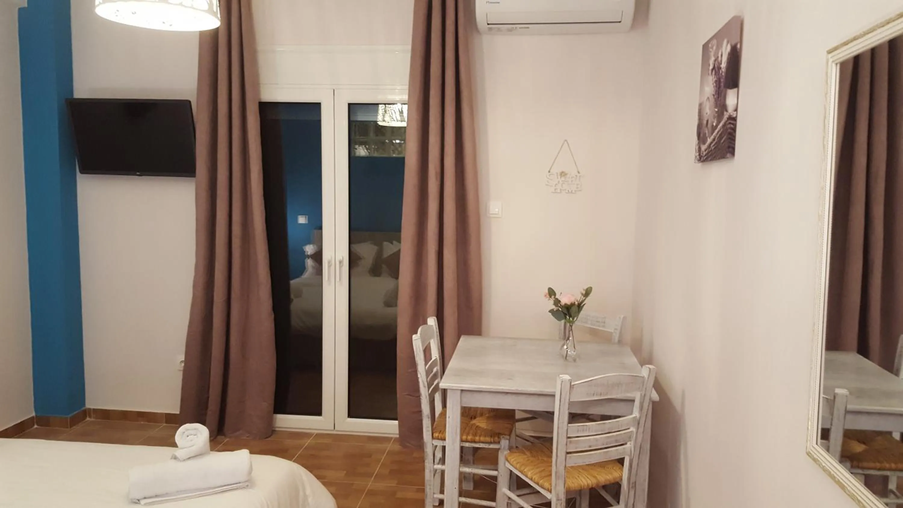 TV and multimedia, Bed in Zoe's Studio