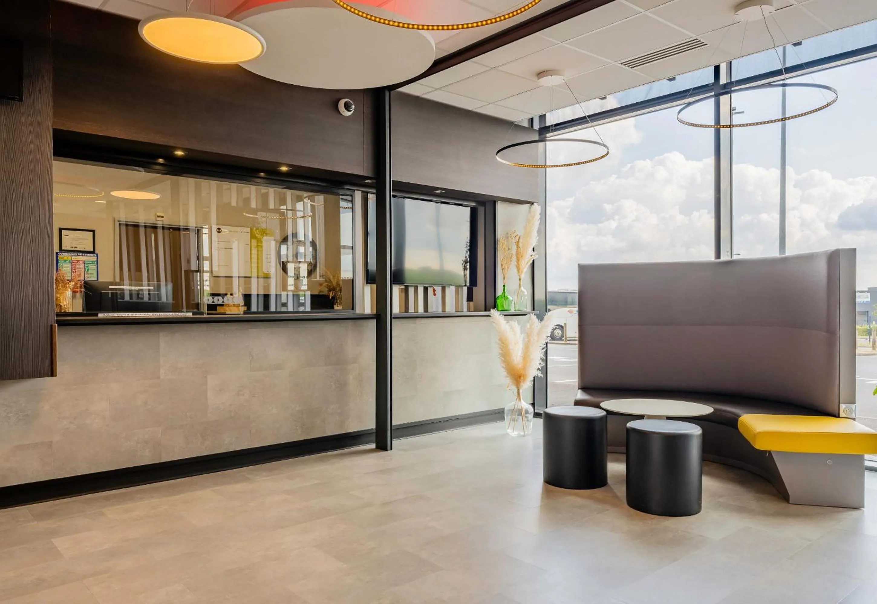 Seating area in B&B HOTEL Béthune Bruay-la-Buissière