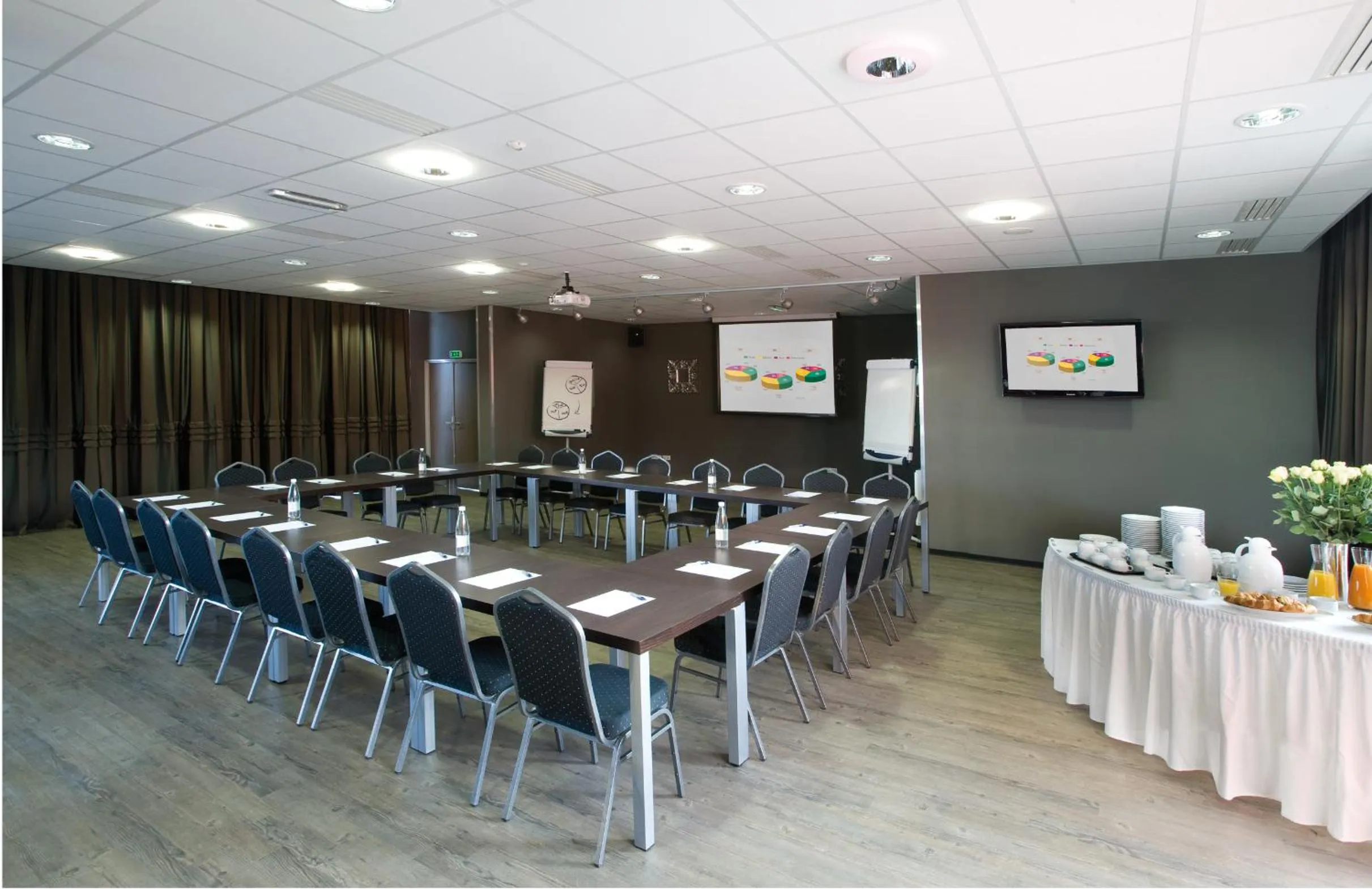 Meeting/conference room in B&B HOTEL Béthune Bruay-la-Buissière