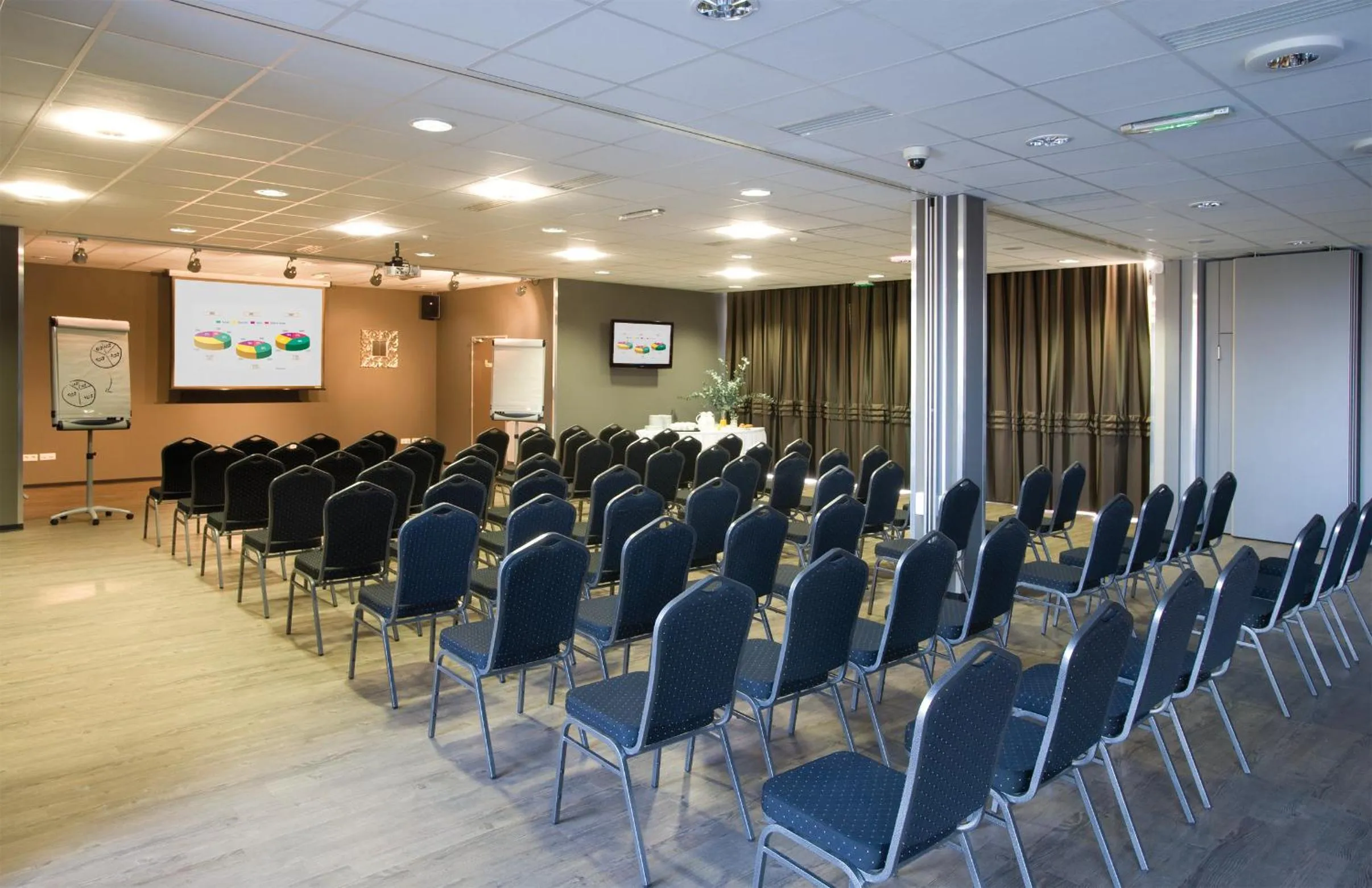 Meeting/conference room in B&B HOTEL Béthune Bruay-la-Buissière