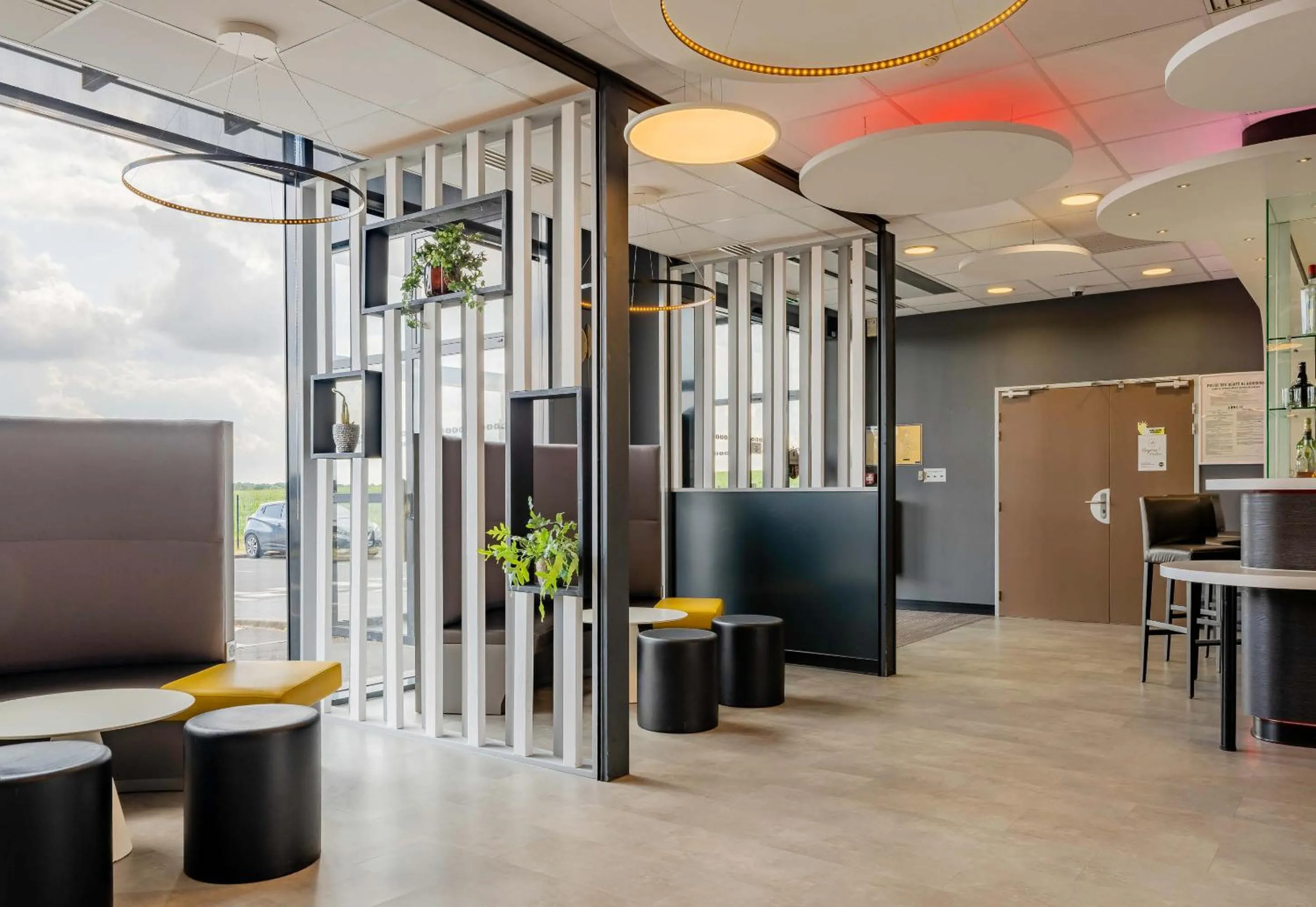 Lobby or reception in B&B HOTEL Béthune Bruay-la-Buissière