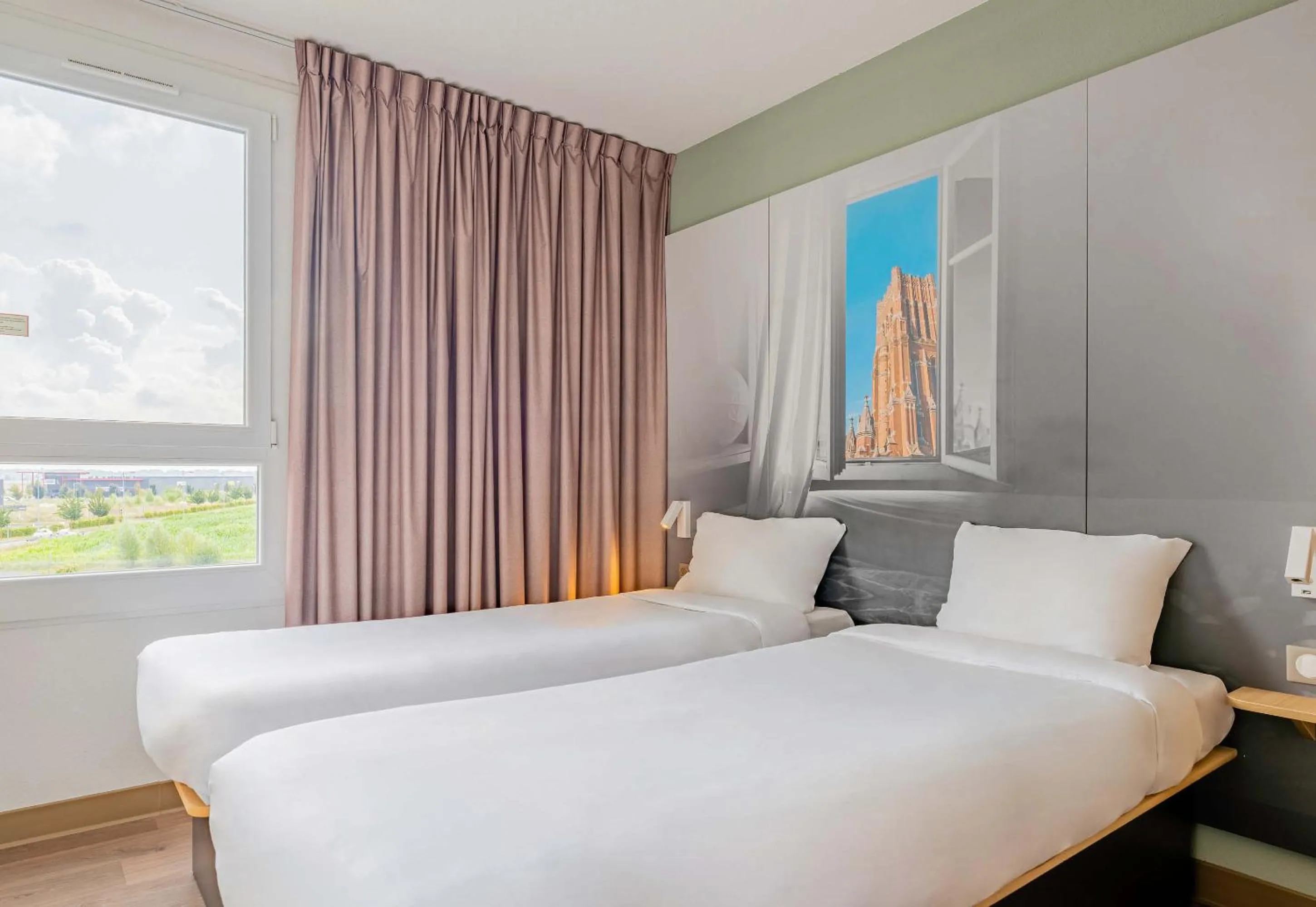 Bedroom, Bed in B&B HOTEL Béthune Bruay-la-Buissière