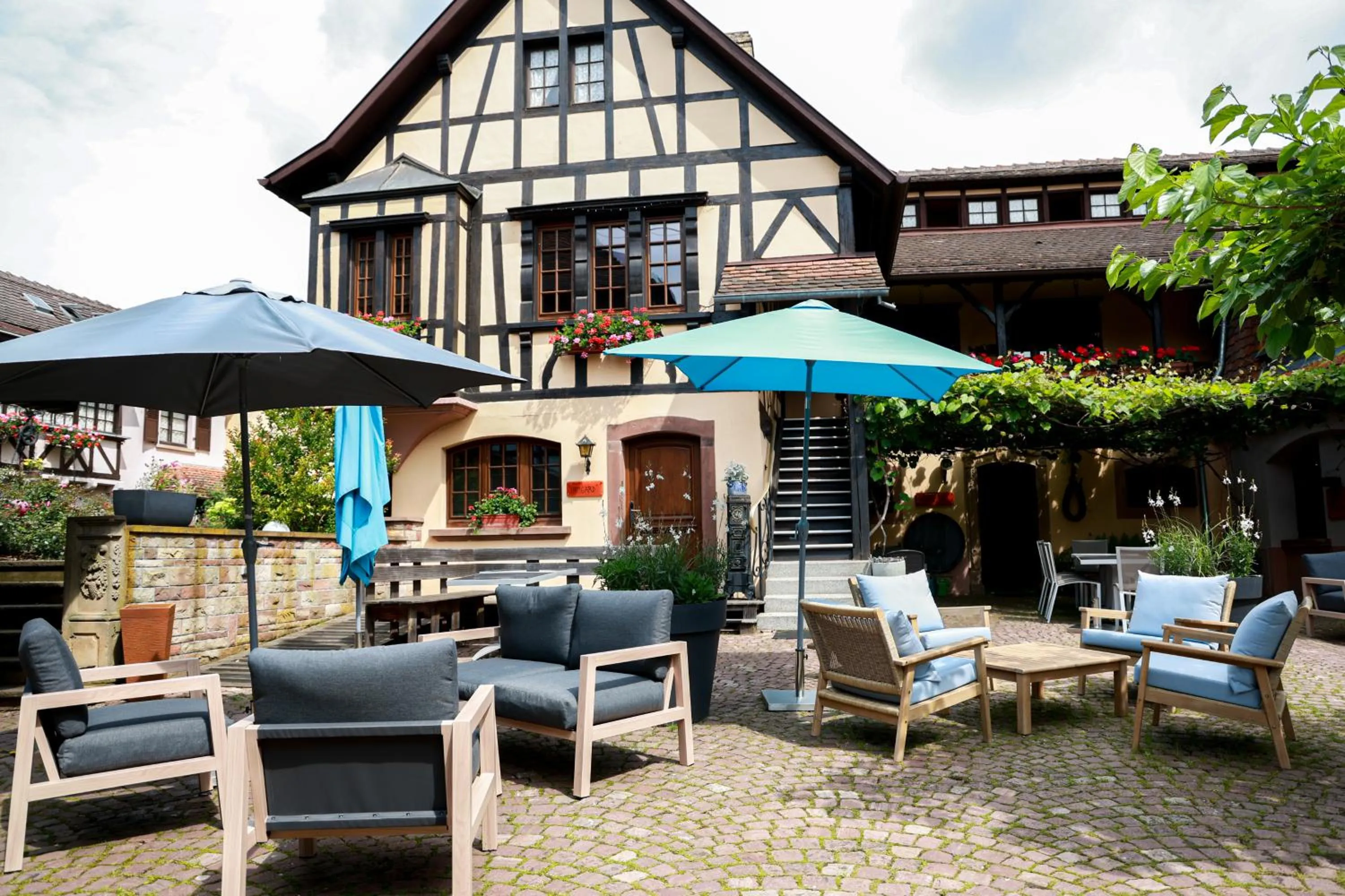 Patio in Hotel - Restaurant Le Cerf & Spa