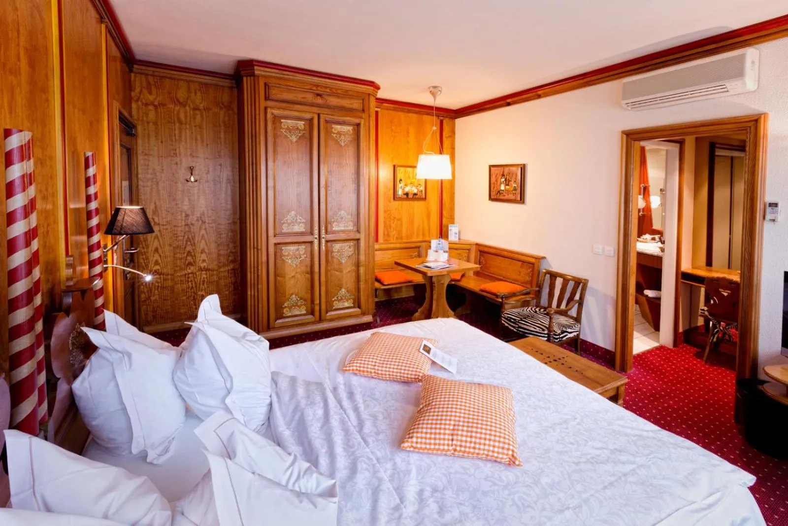Bedroom, Bed in Hotel - Restaurant Le Cerf & Spa