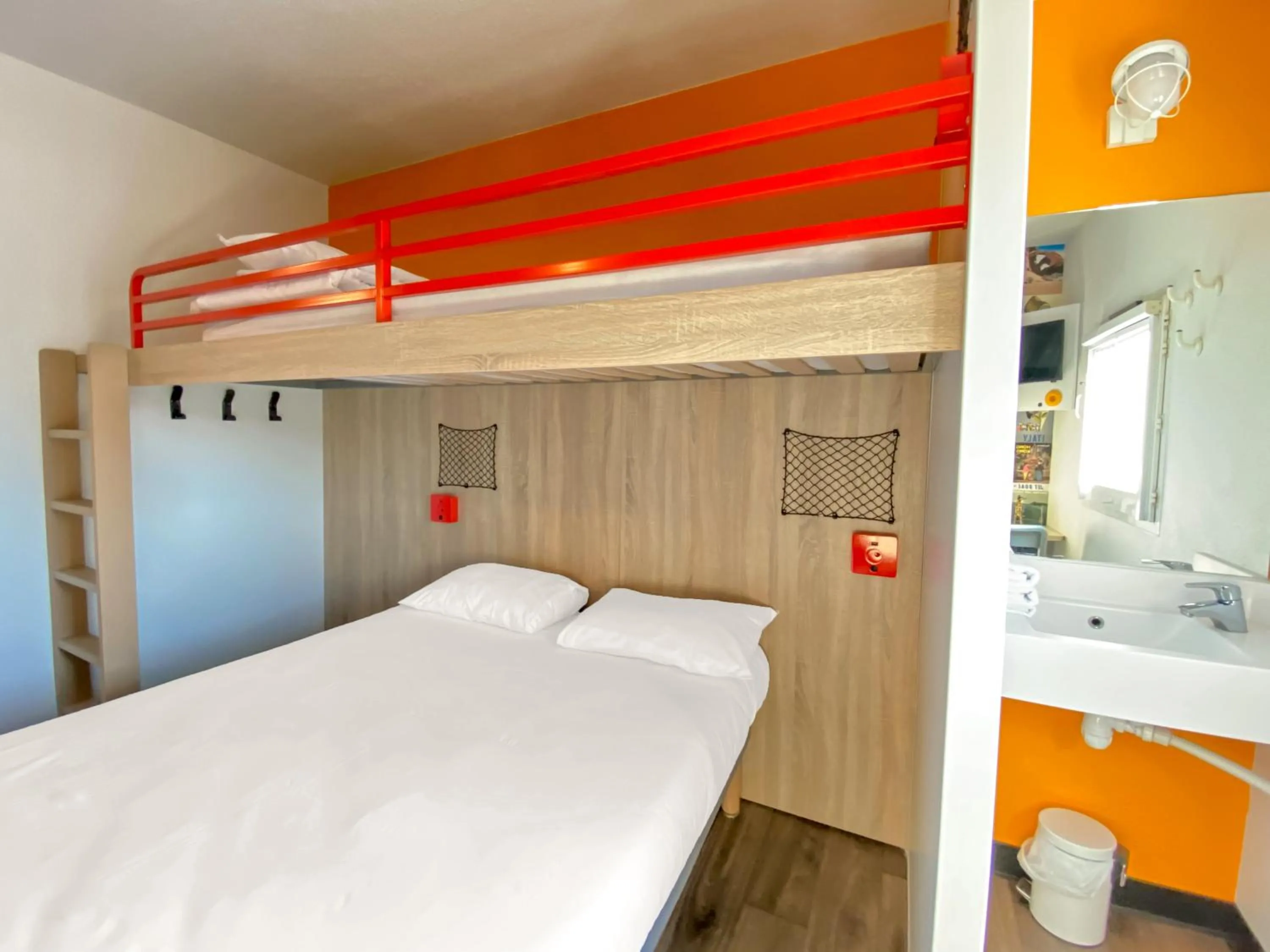 Bed in hotelF1 Avranches Baie Du Mont Saint Michel