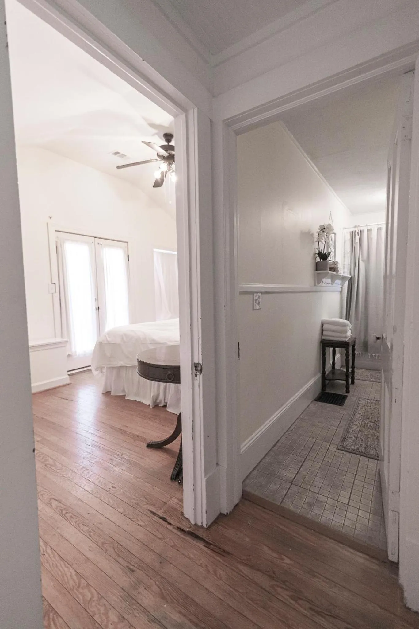 Facade/entrance, Bed in Riley House