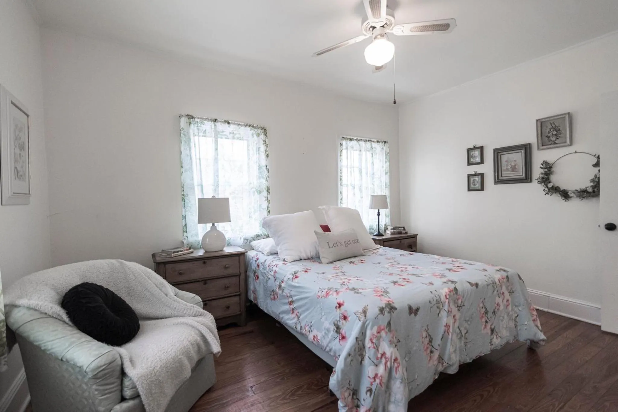 Bedroom, Bed in Riley House