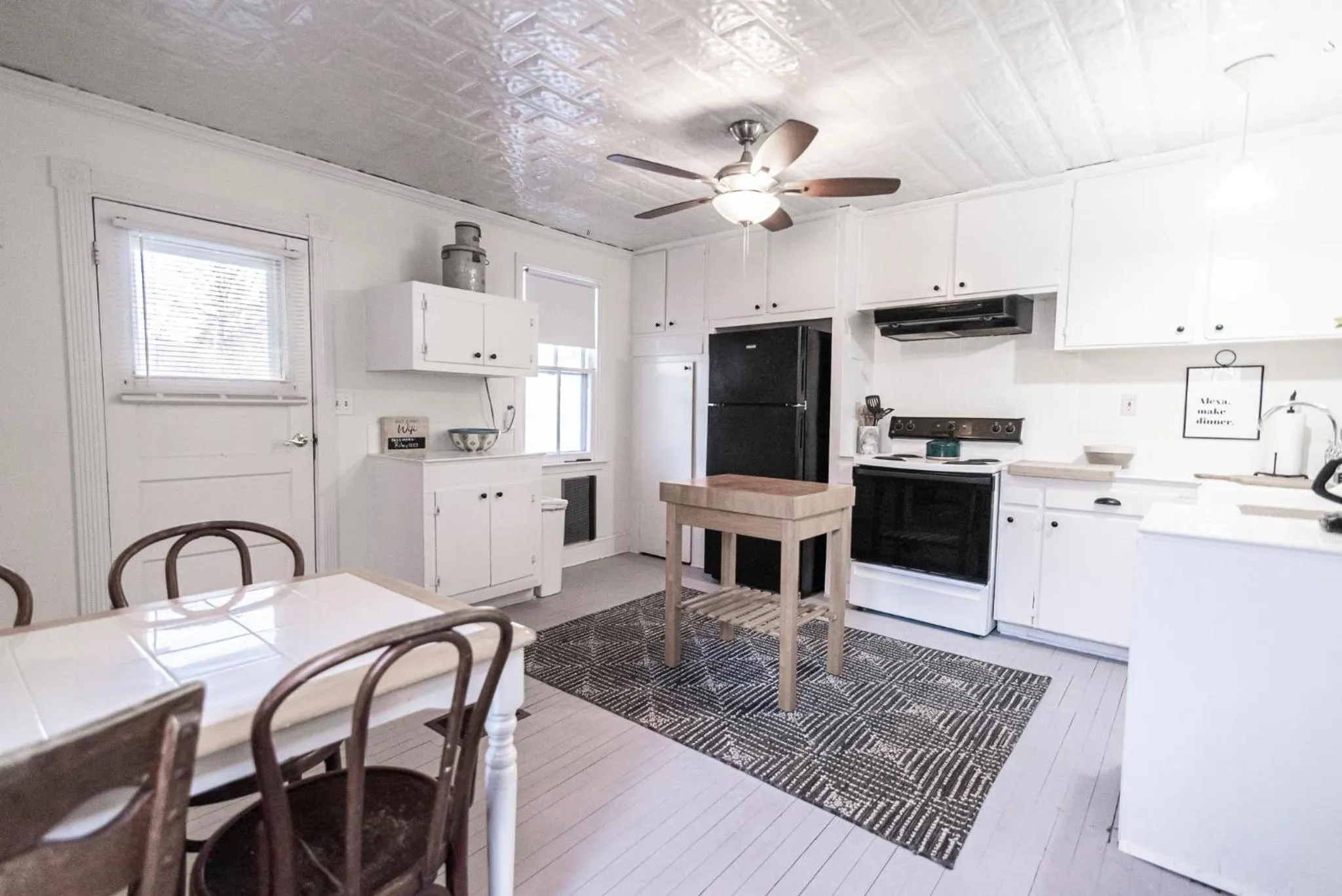 Kitchen or kitchenette in Riley House