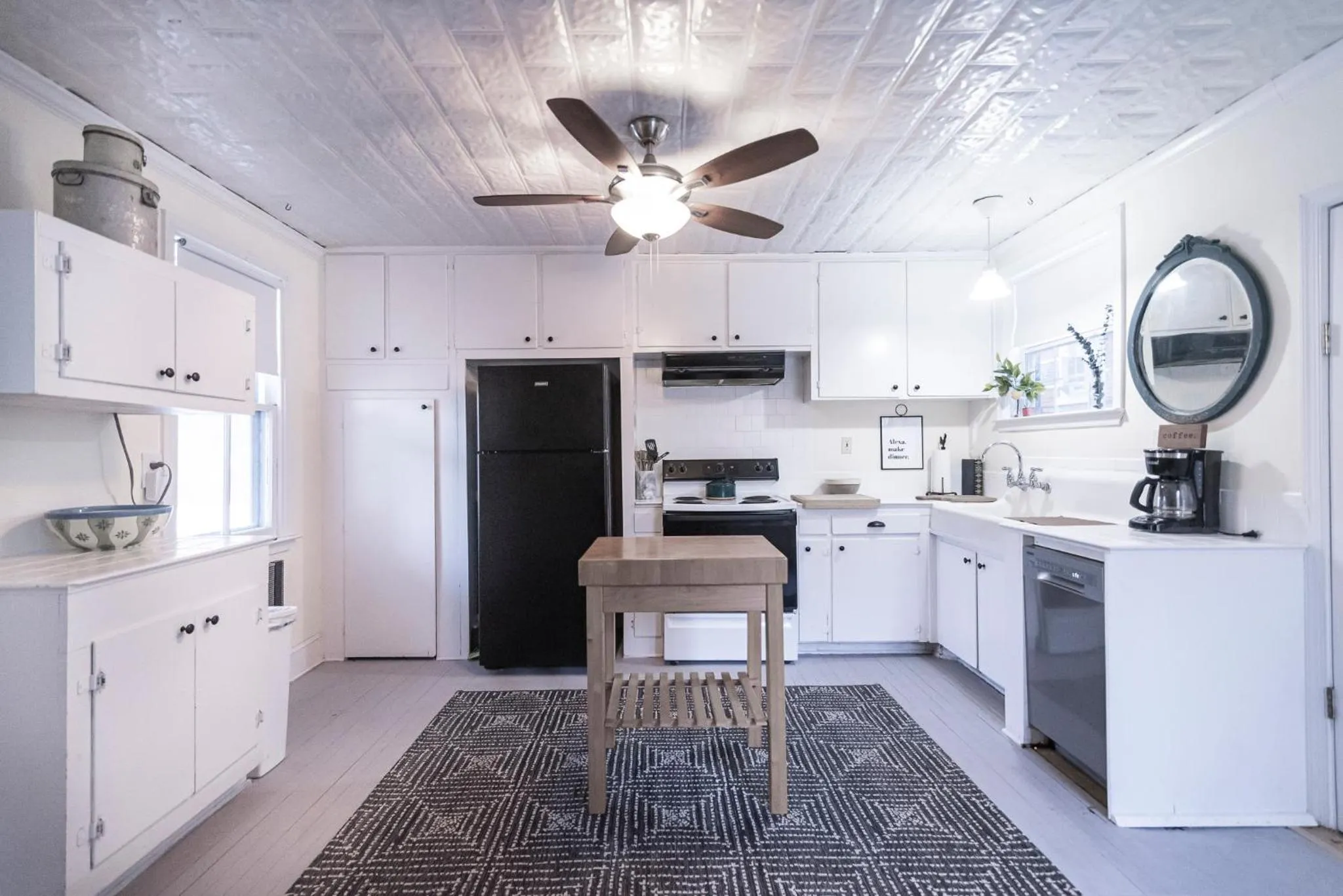 Kitchen or kitchenette in Riley House