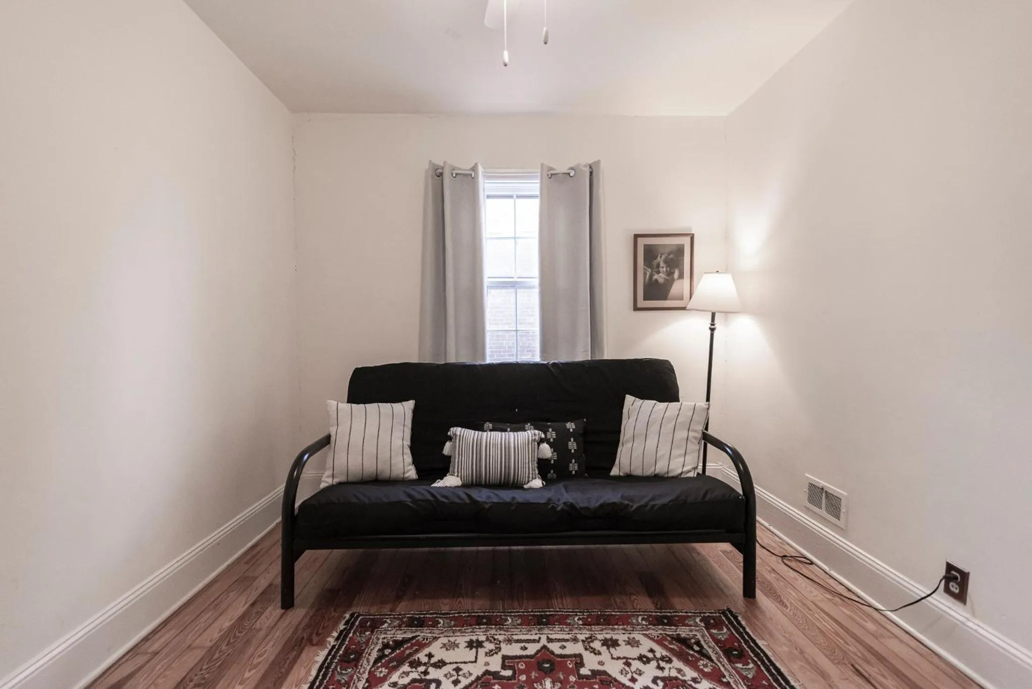 Photo of the whole room in Riley House