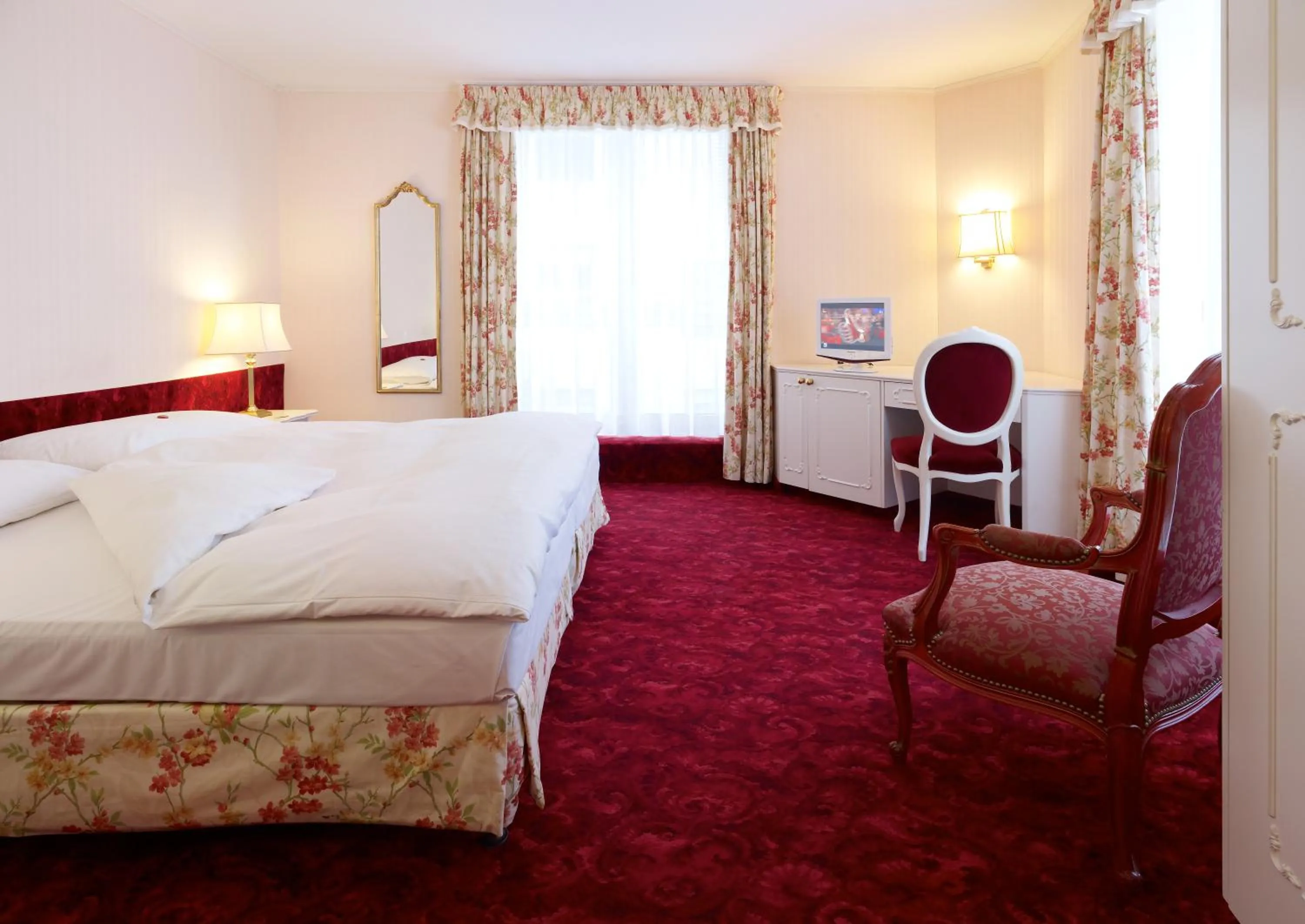 Photo of the whole room, Bed in Hotel Mozart