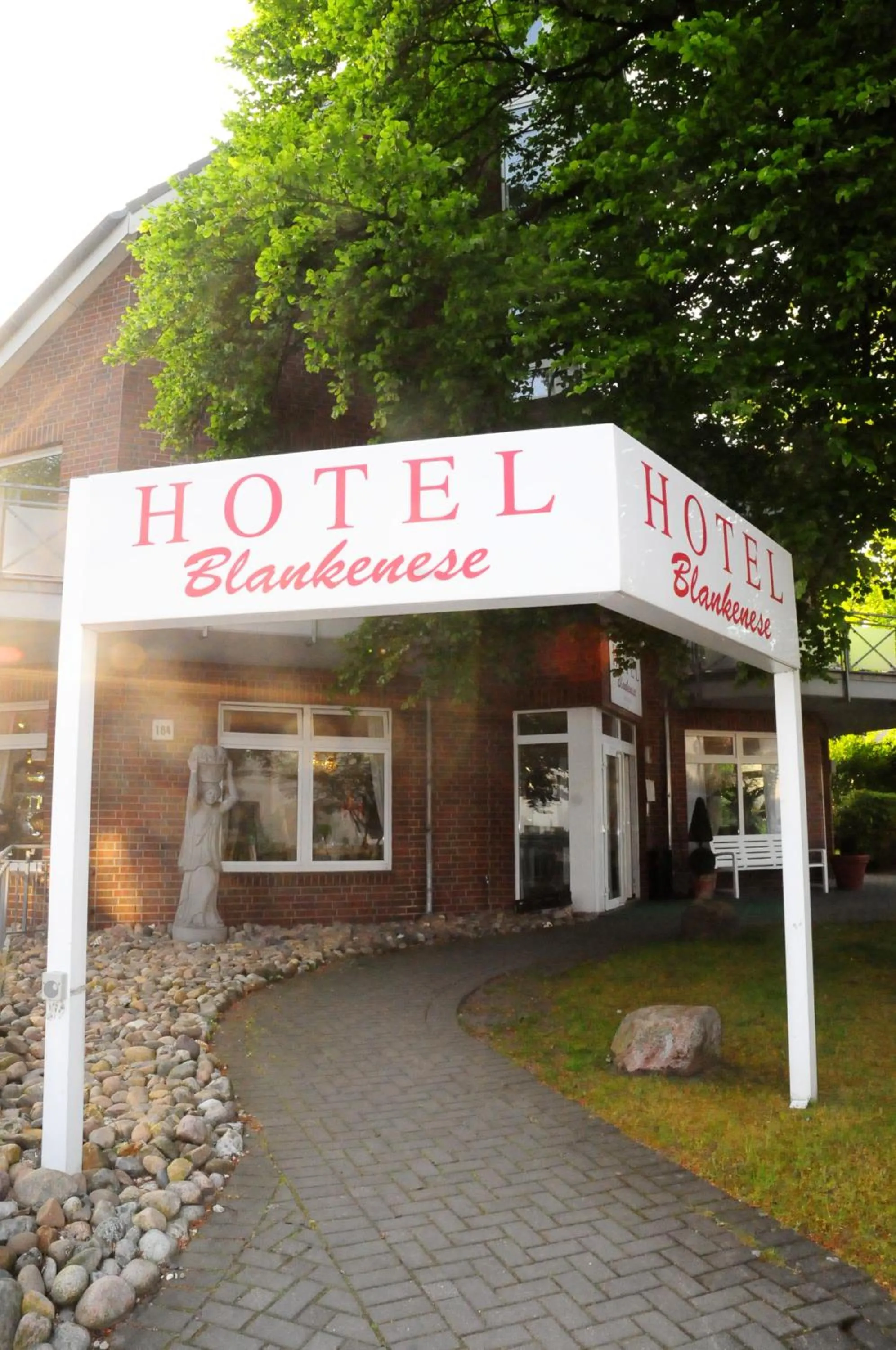 Facade/entrance in Hotel Blankenese