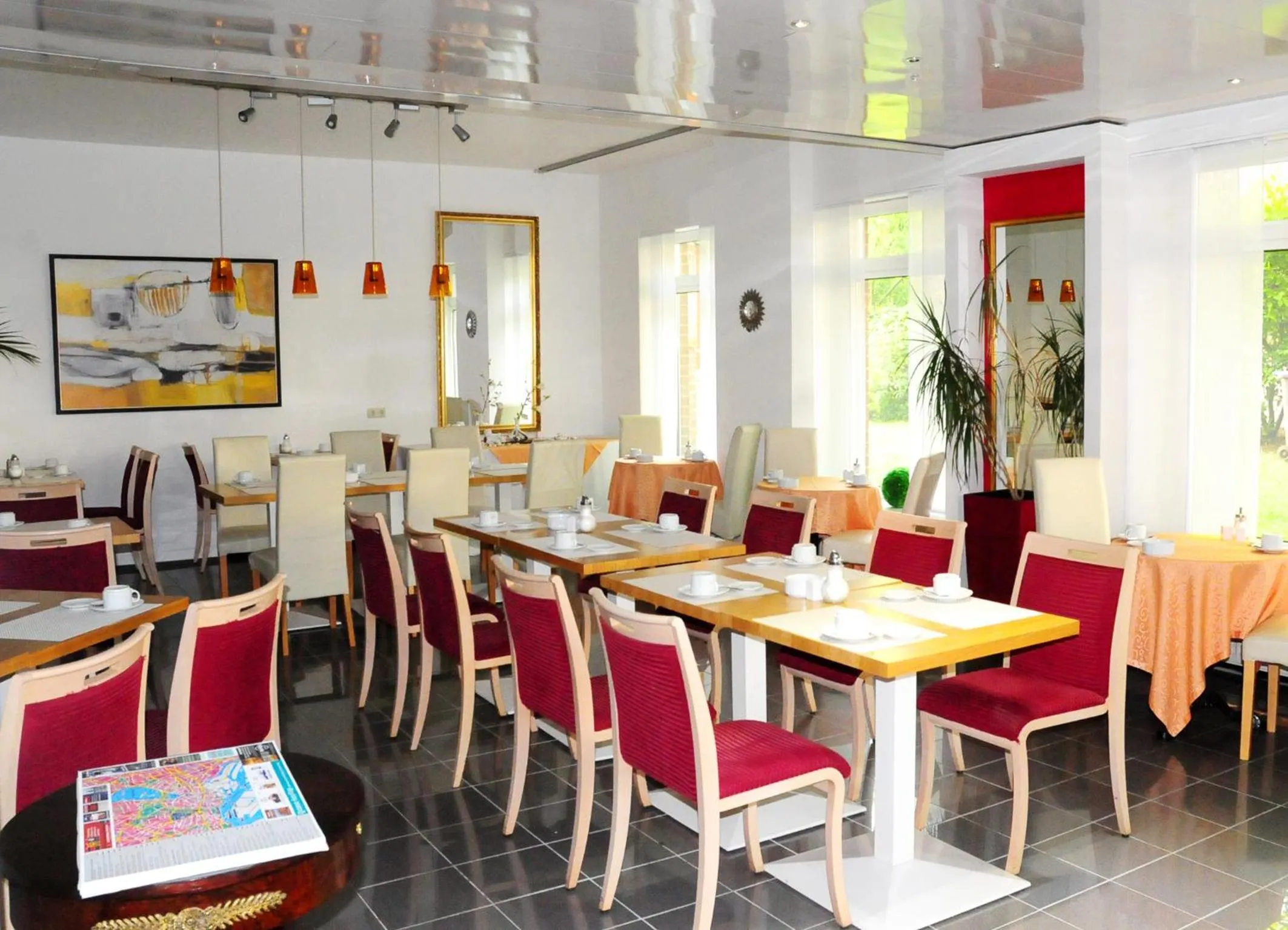Restaurant/places to eat in Hotel Blankenese