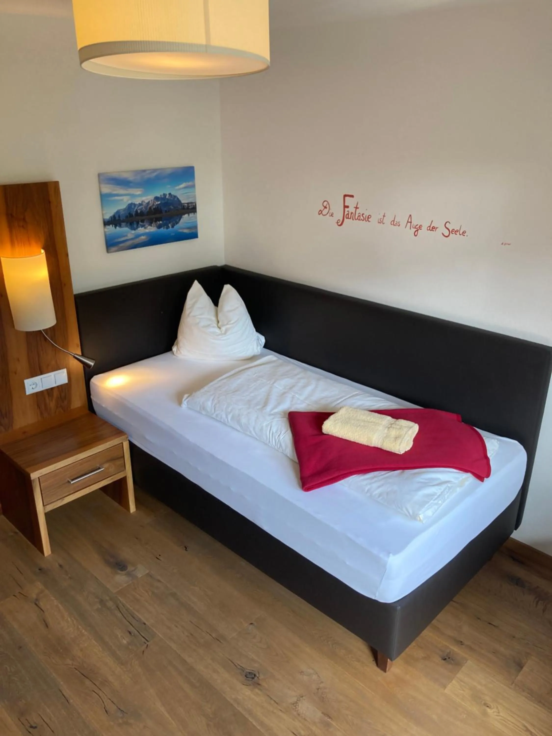 Photo of the whole room, Bed in Skirast - Kirchberg