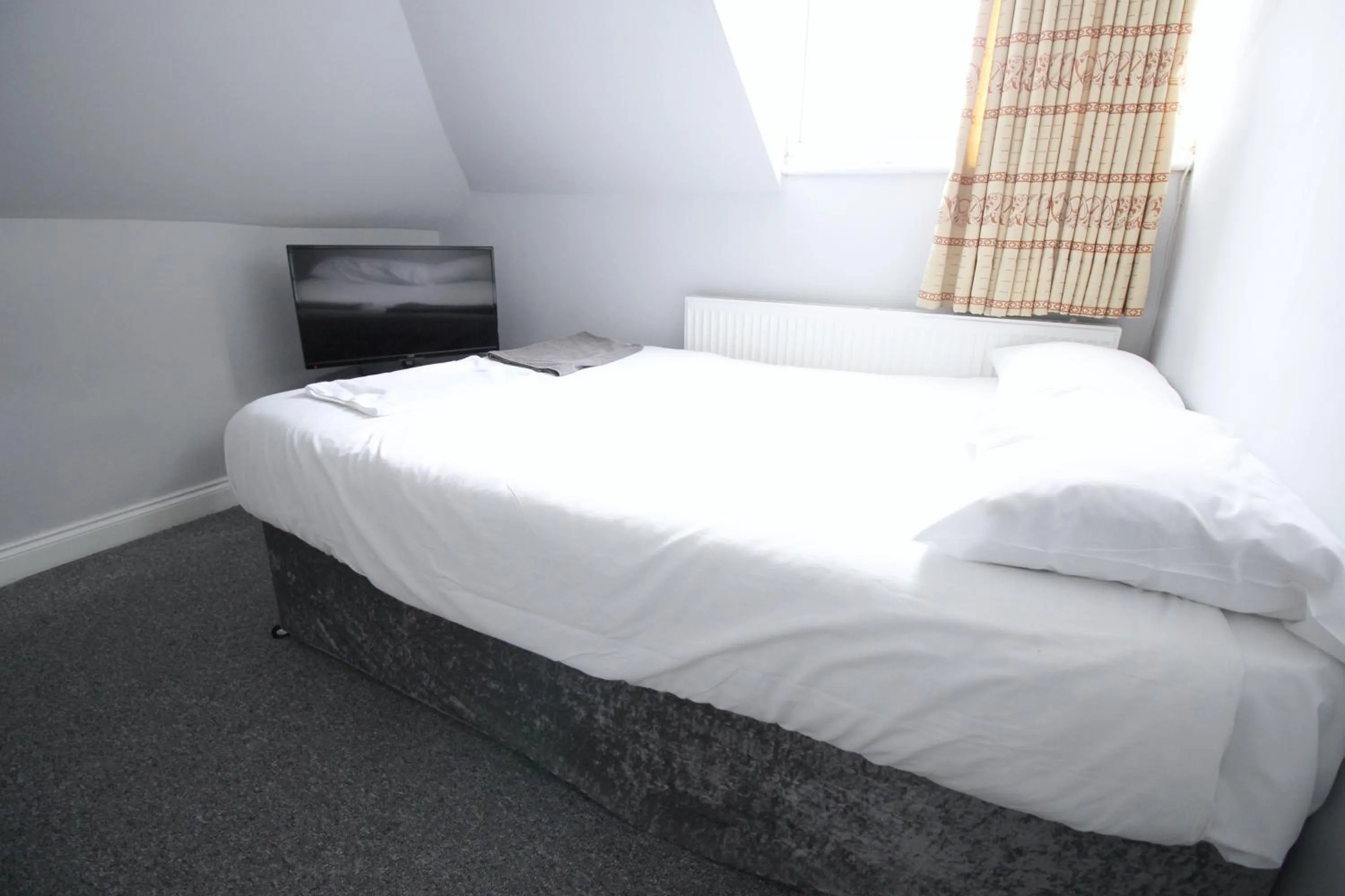 Bedroom in Clock House Hotel - London Croydon