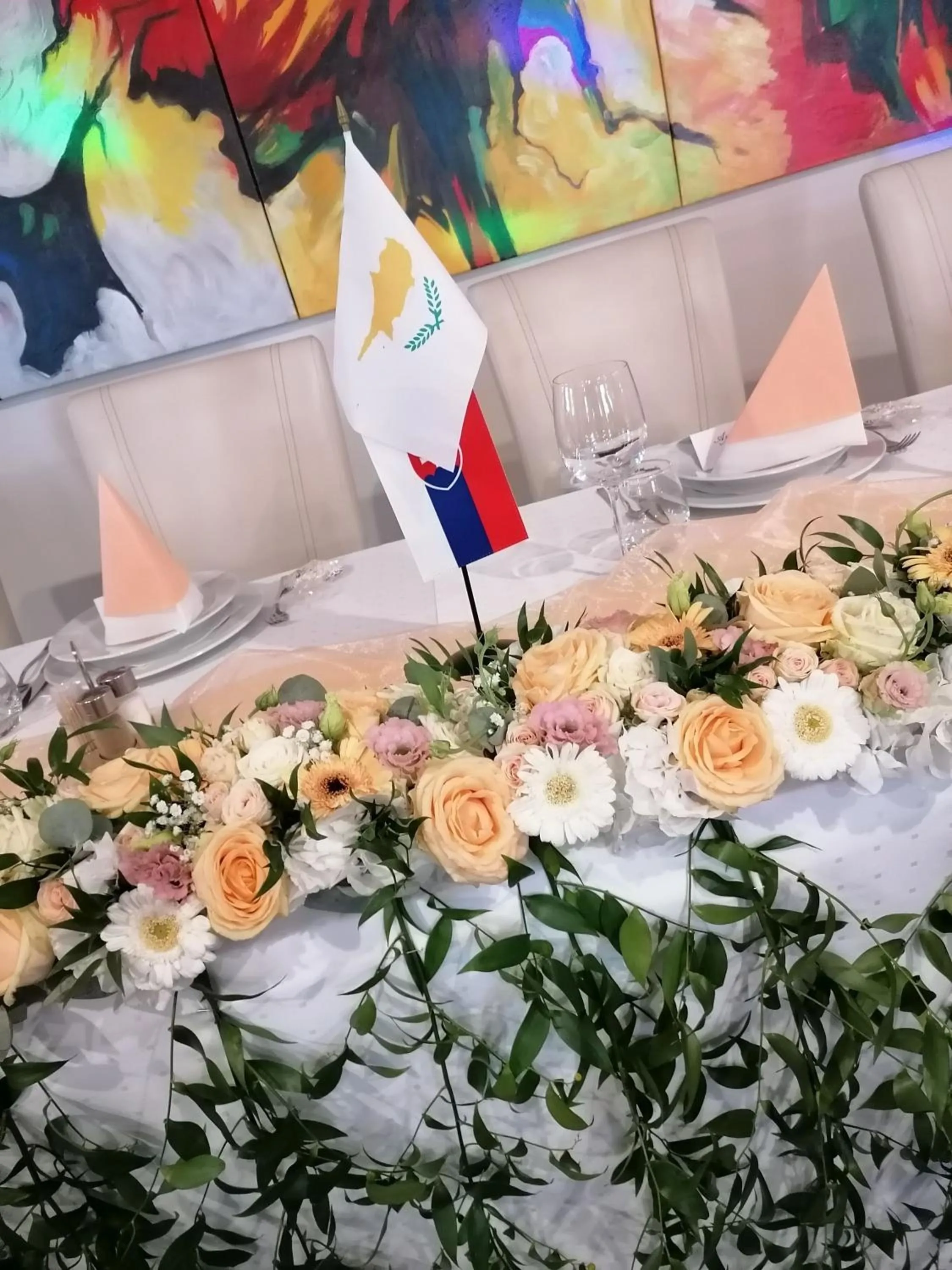 Restaurant/places to eat in Hotel Peklo