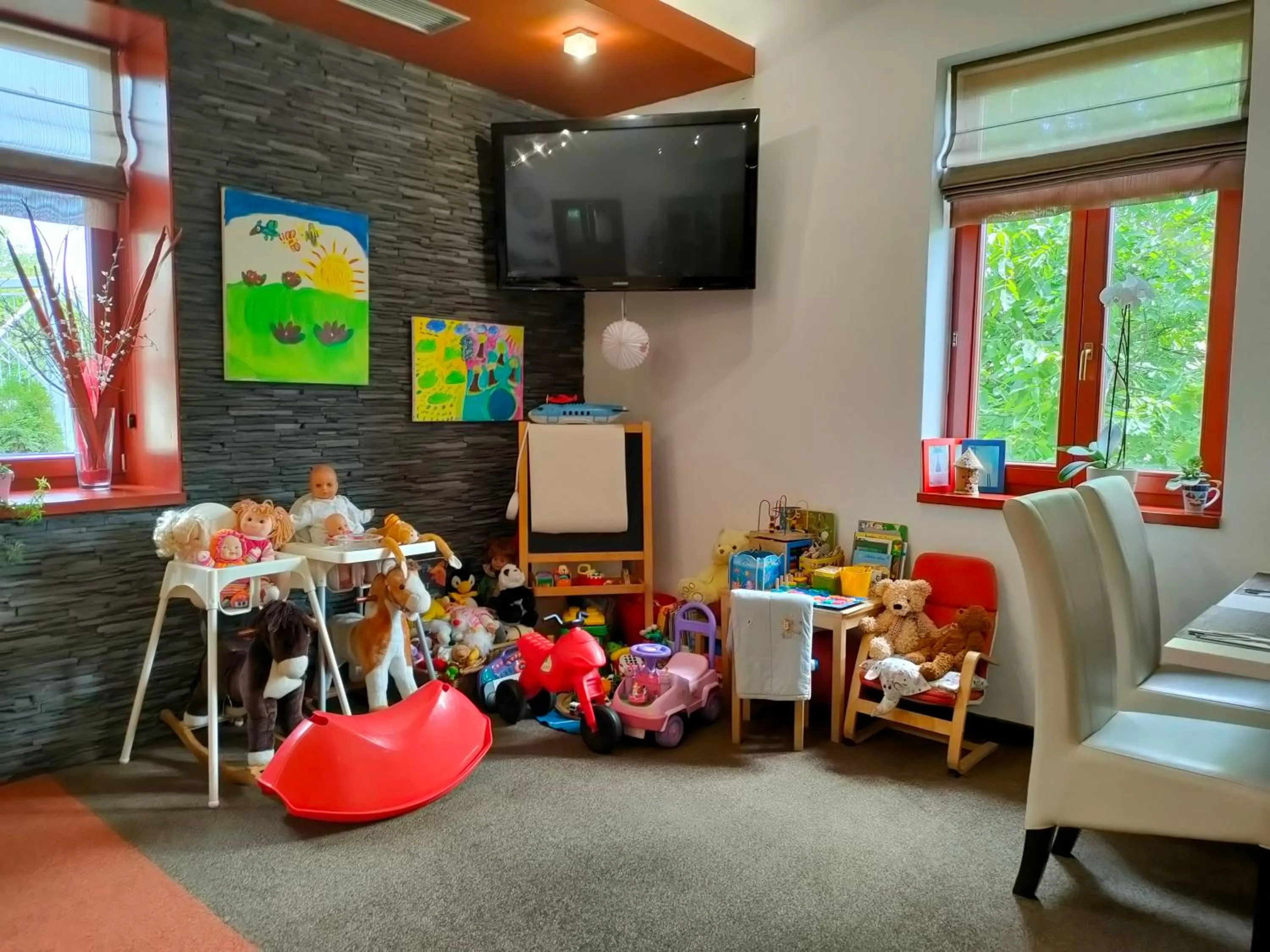 Restaurant/places to eat in Hotel Peklo