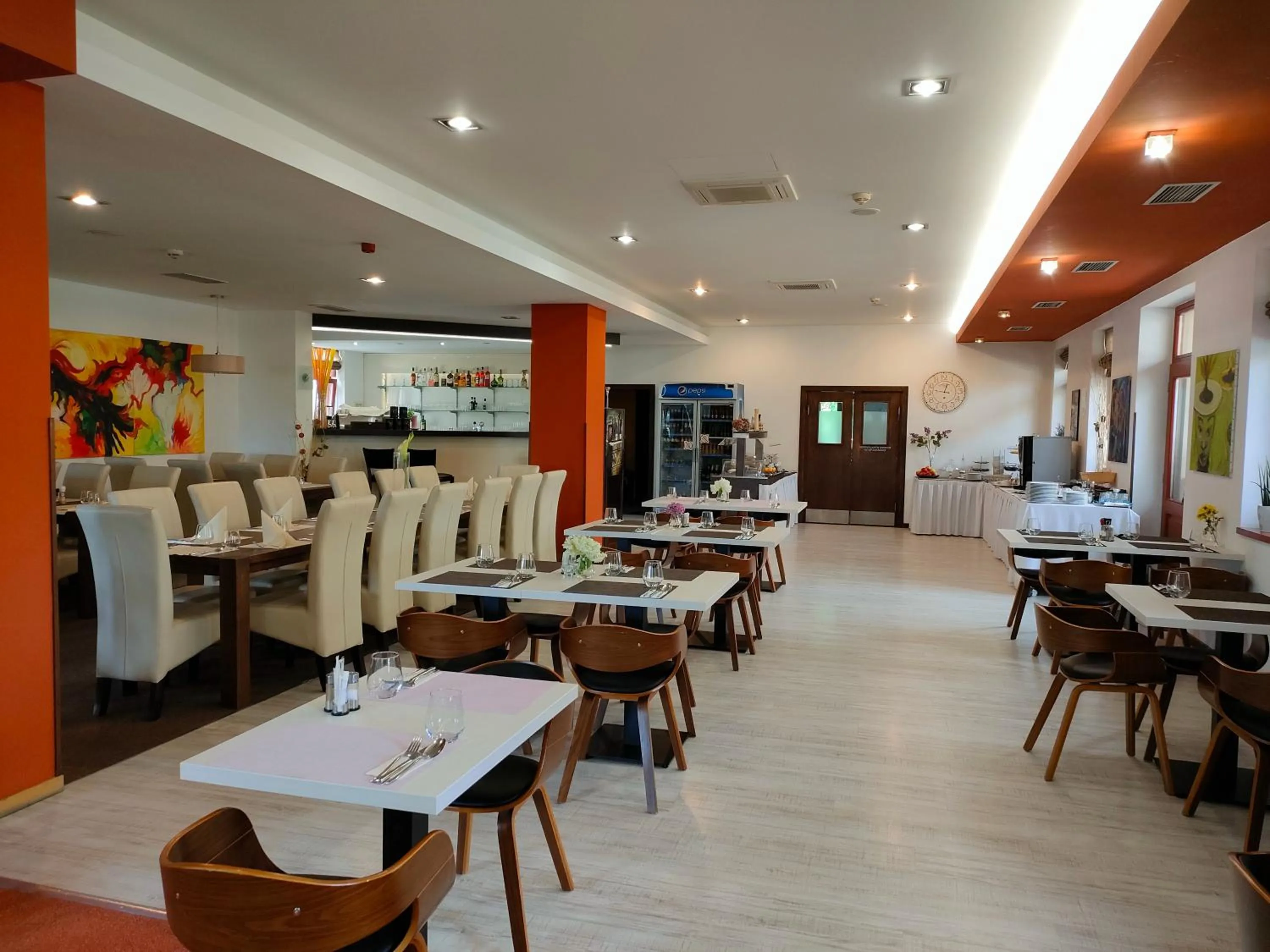 Restaurant/places to eat in Hotel Peklo