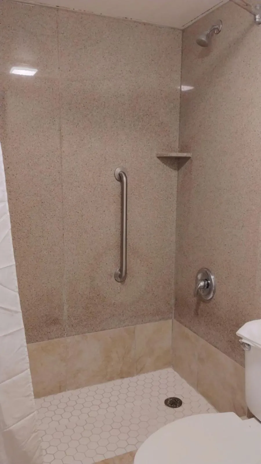 Bathroom in Budget Inn