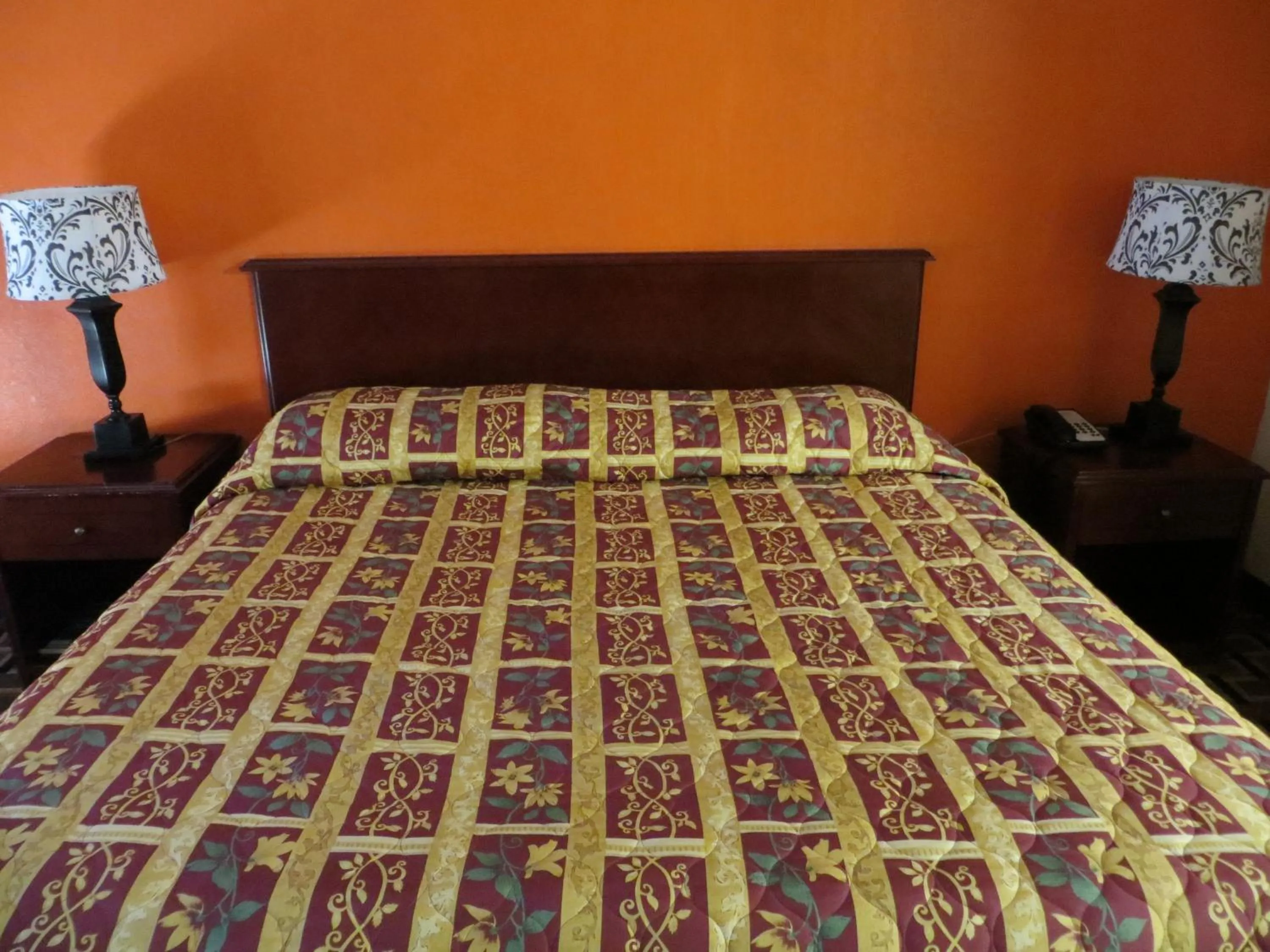 Bedroom, Bed in Budget Inn