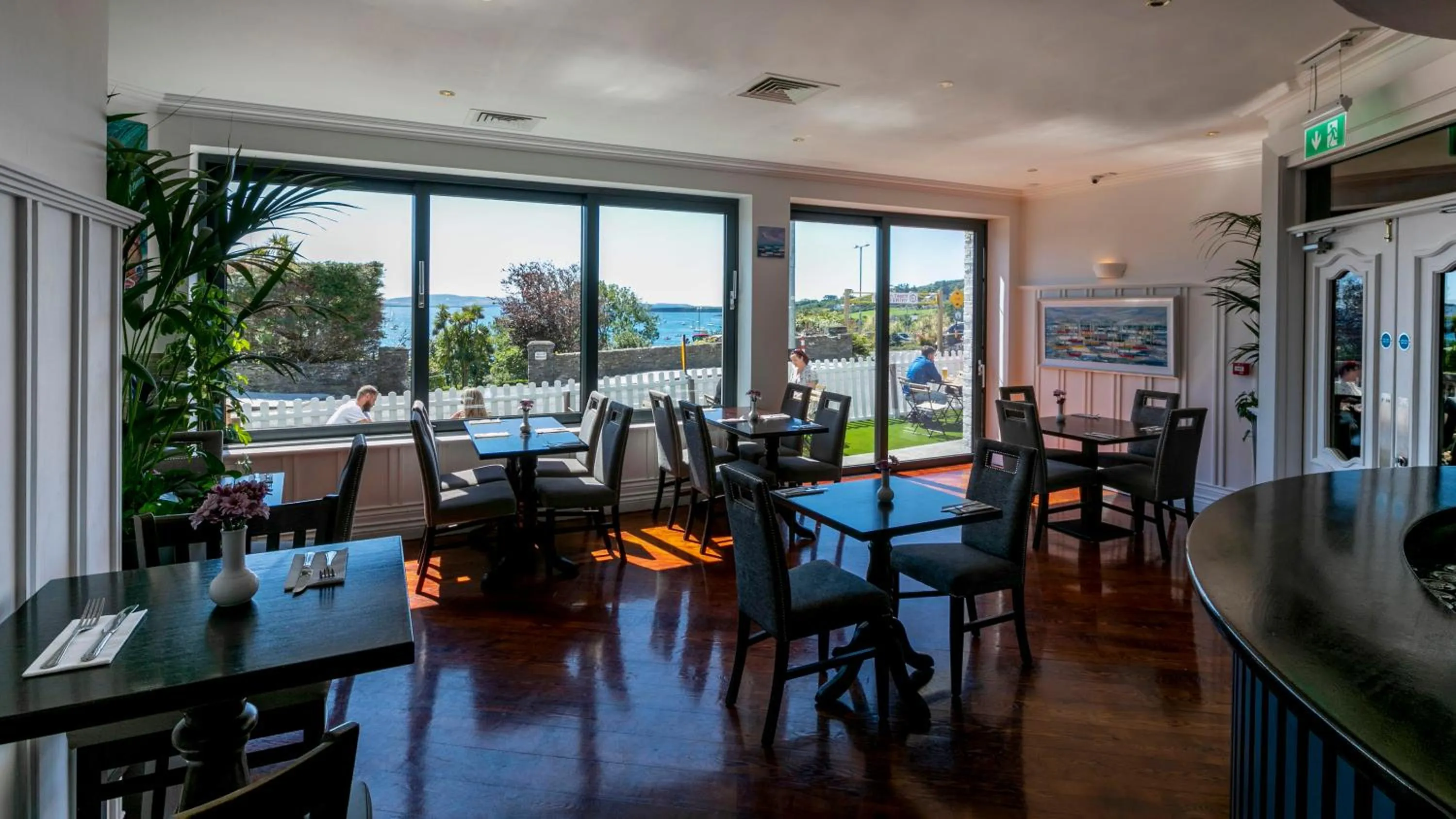 Restaurant/places to eat in Schull Harbour Hotel & Leisure Centre