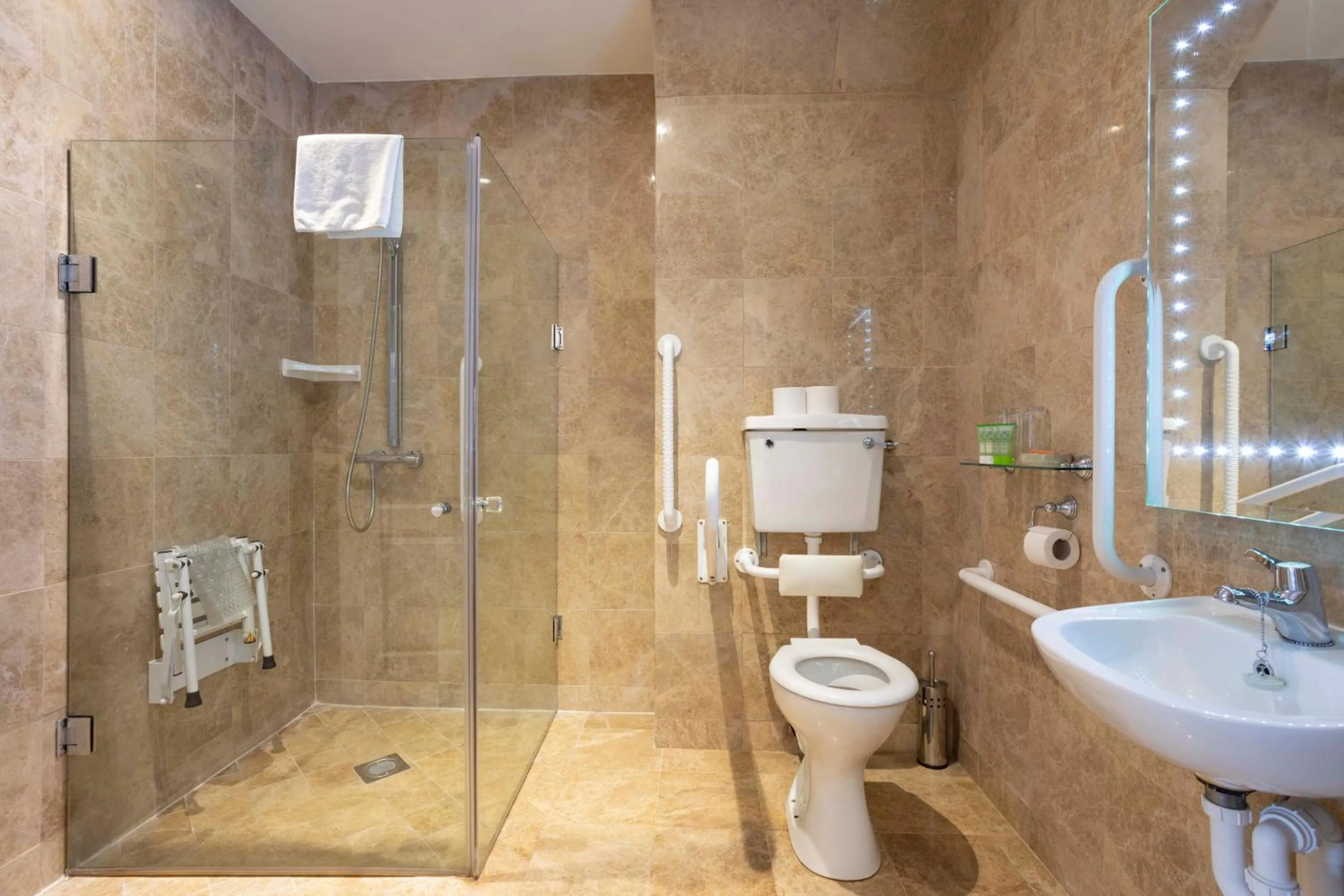 Bathroom in Schull Harbour Hotel & Leisure Centre