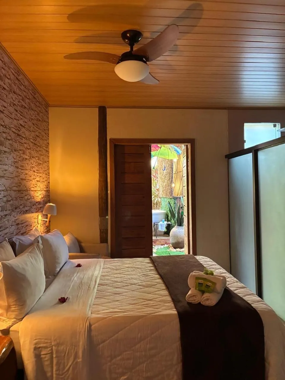 Bed in A Mi Manera Pousada , cerveja própria e Bistrô !