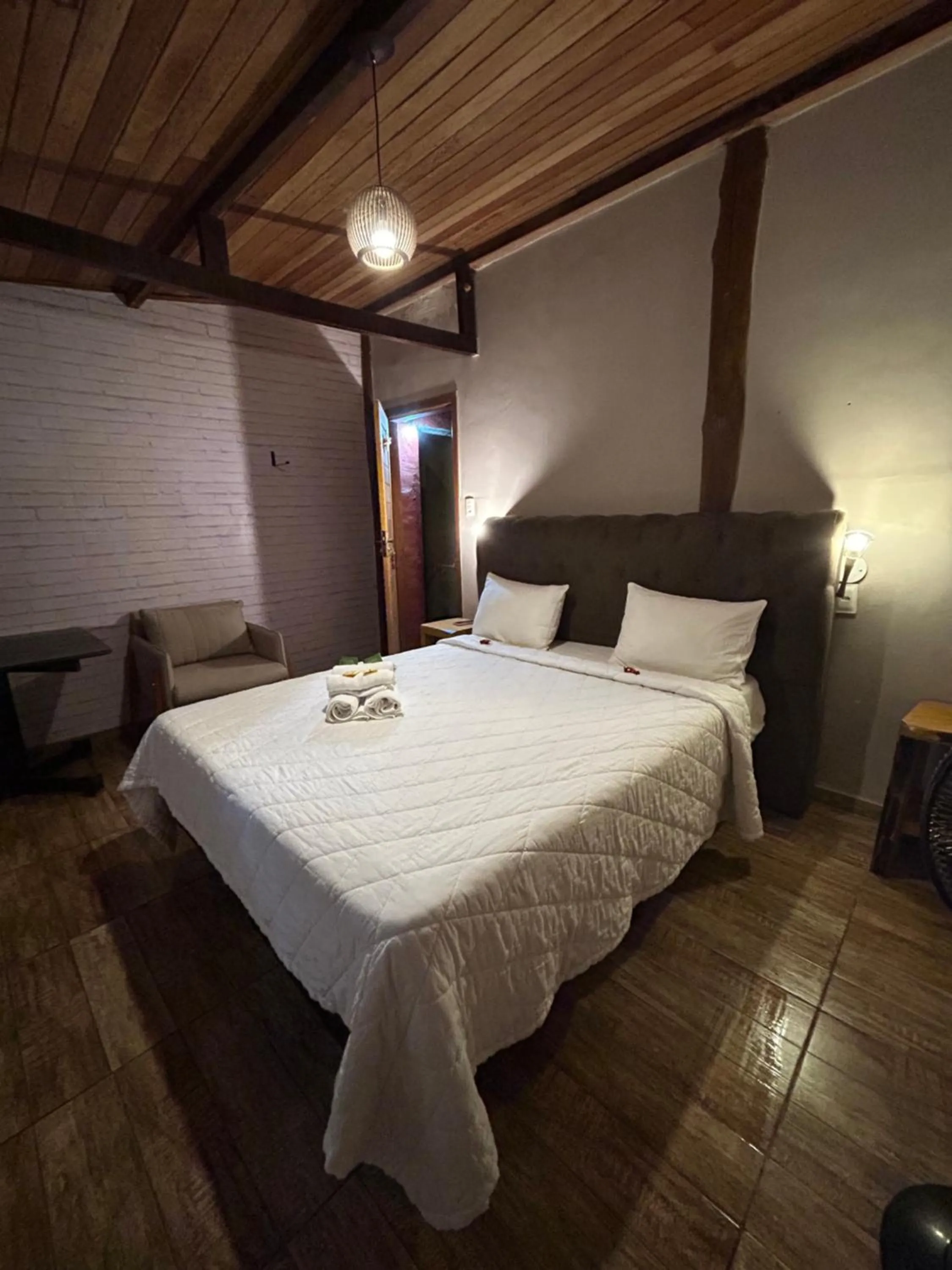 Bed in A Mi Manera Pousada , cerveja própria e Bistrô !