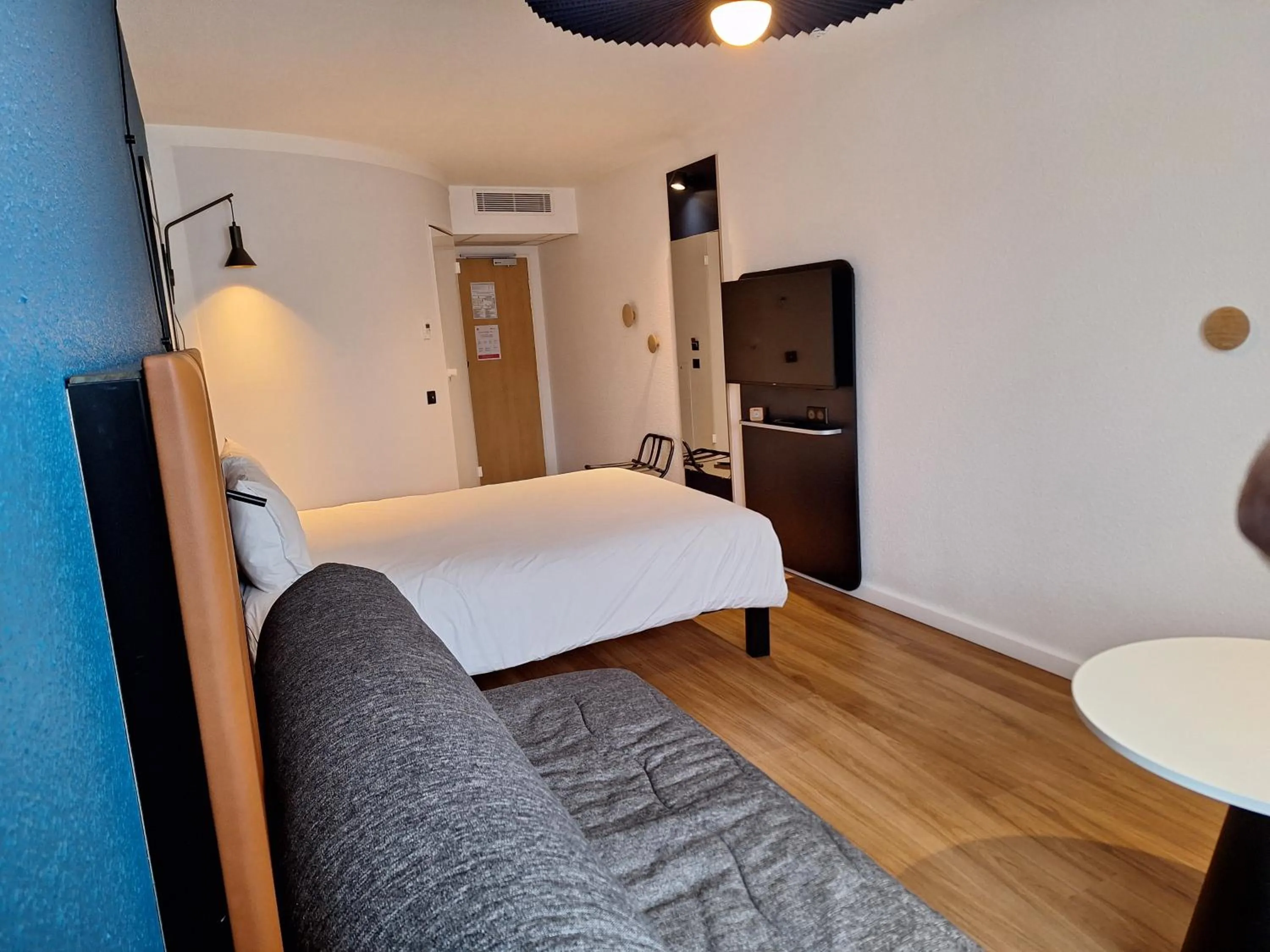 Bedroom, Bed in ibis Bayeux Port En Bessin