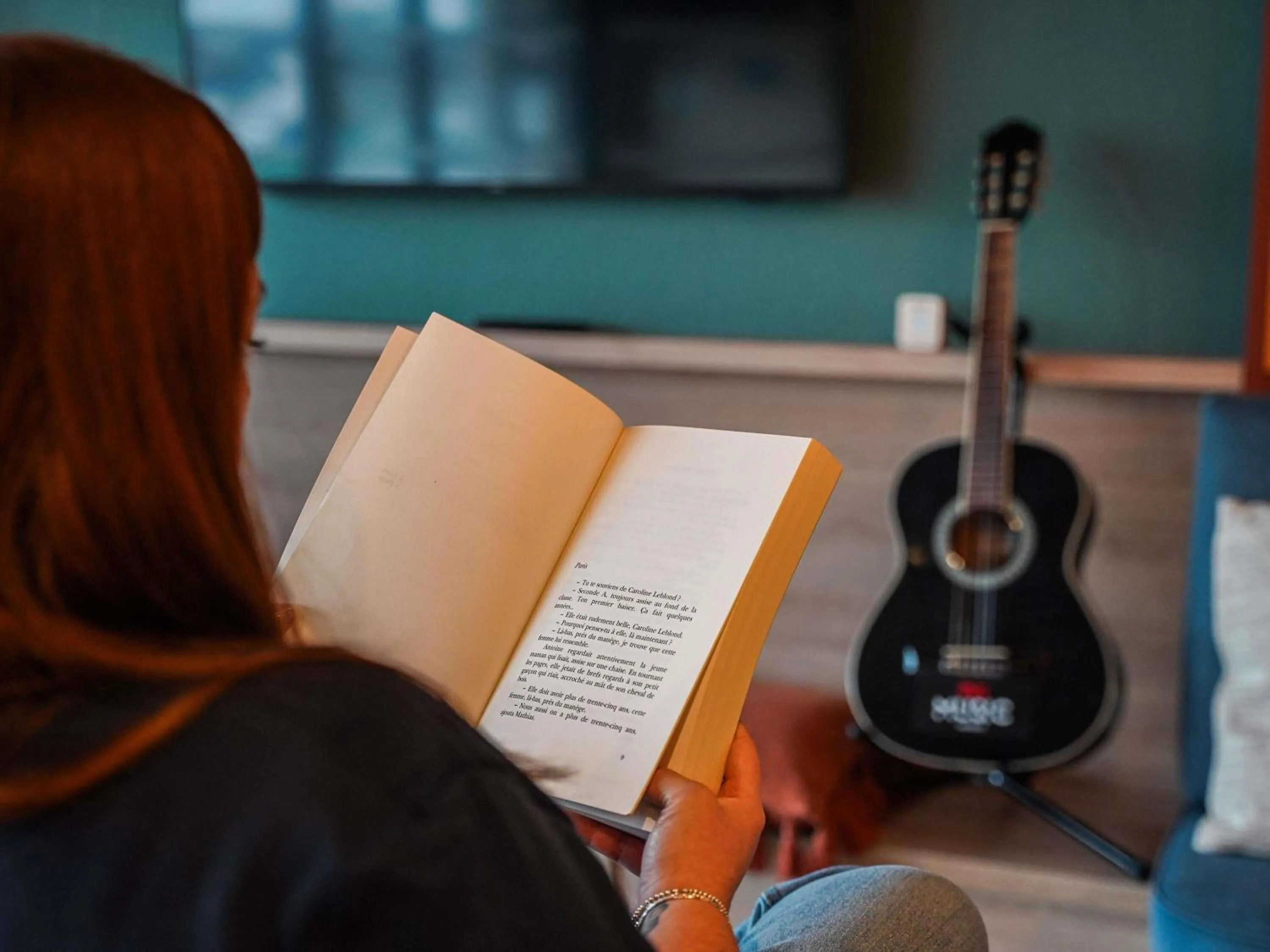 Lounge or bar in ibis Bayeux Port En Bessin