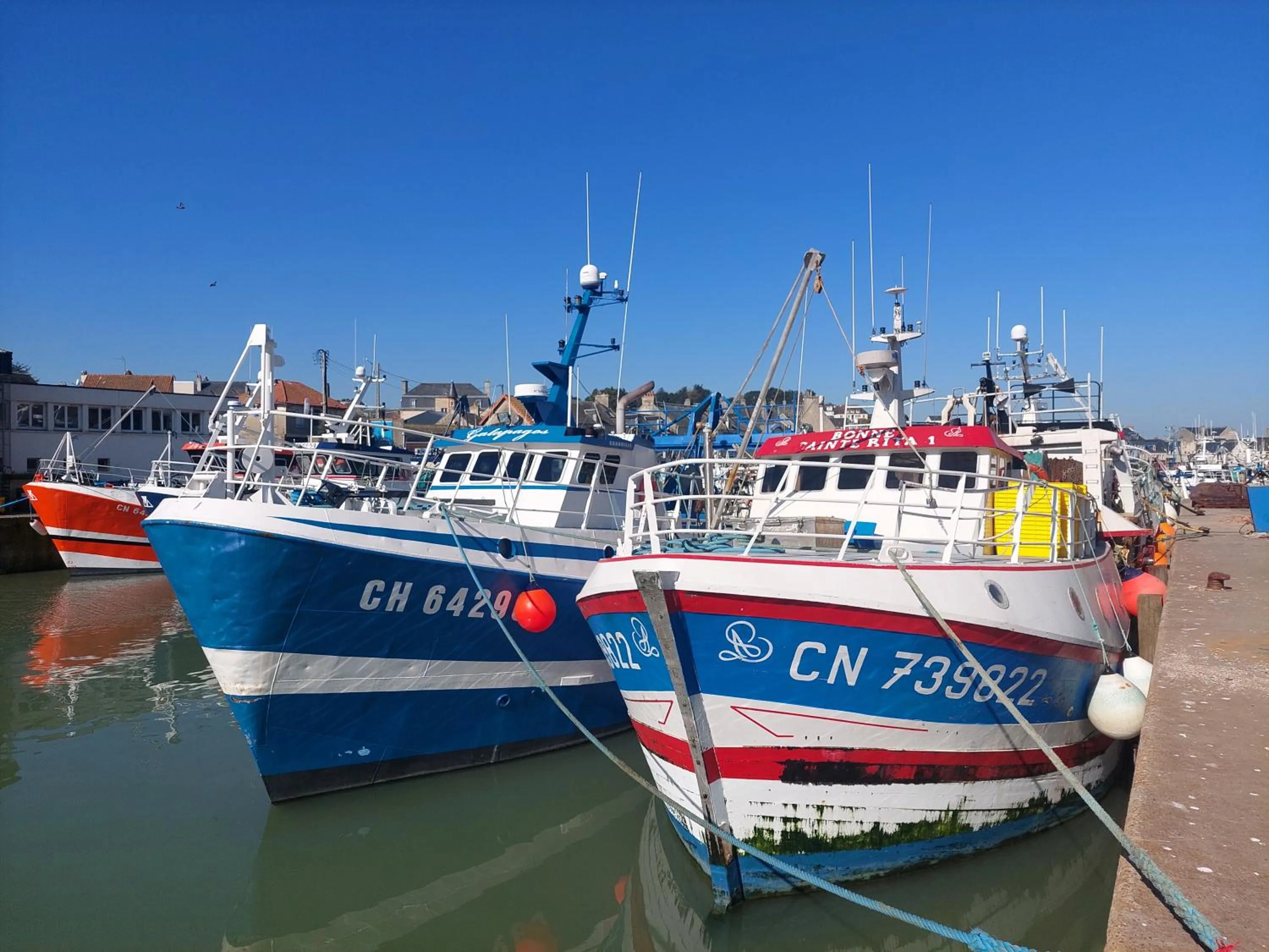 Text overlay in ibis Bayeux Port En Bessin